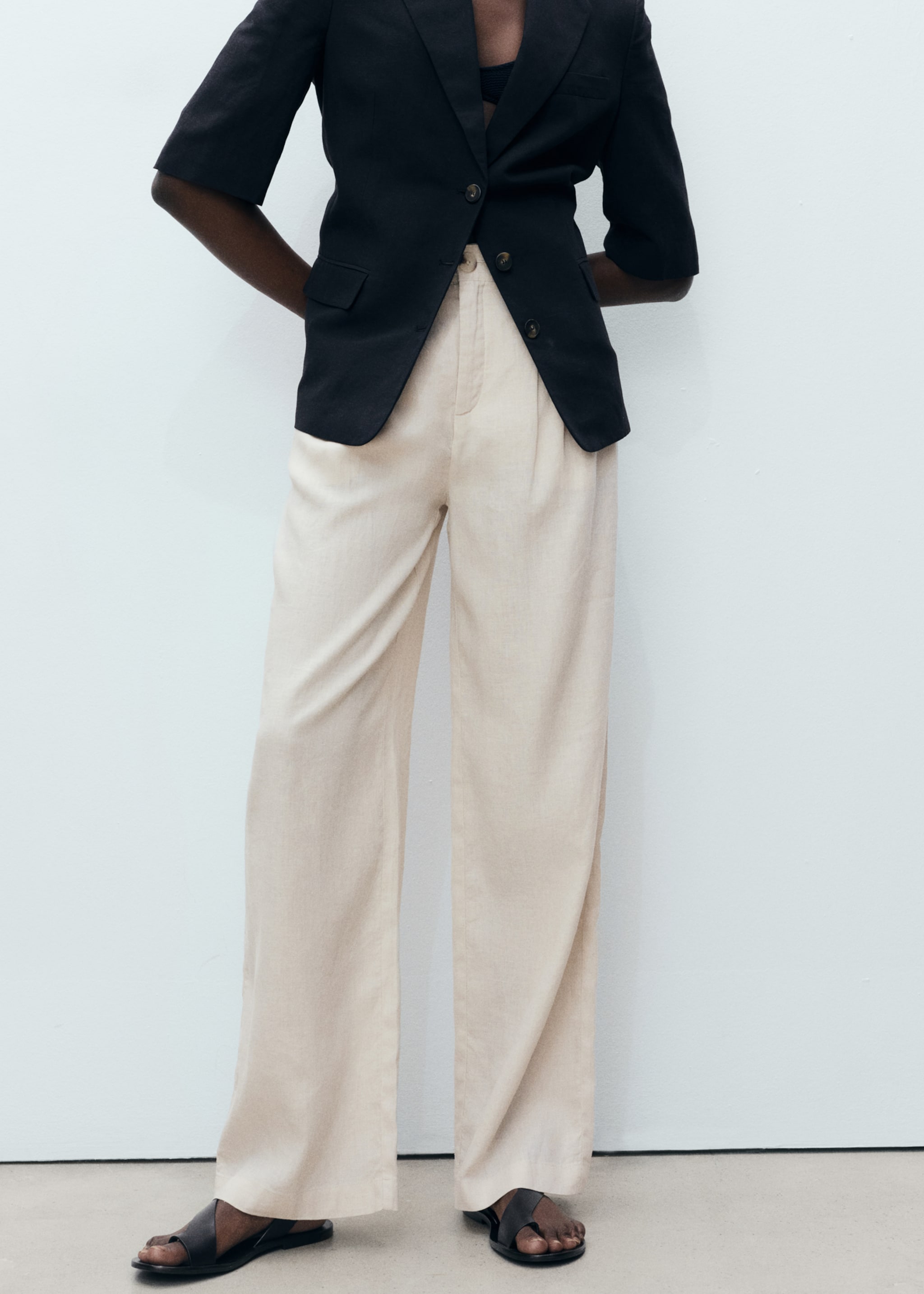 Linen trousers with tortoiseshell button - Medium plane