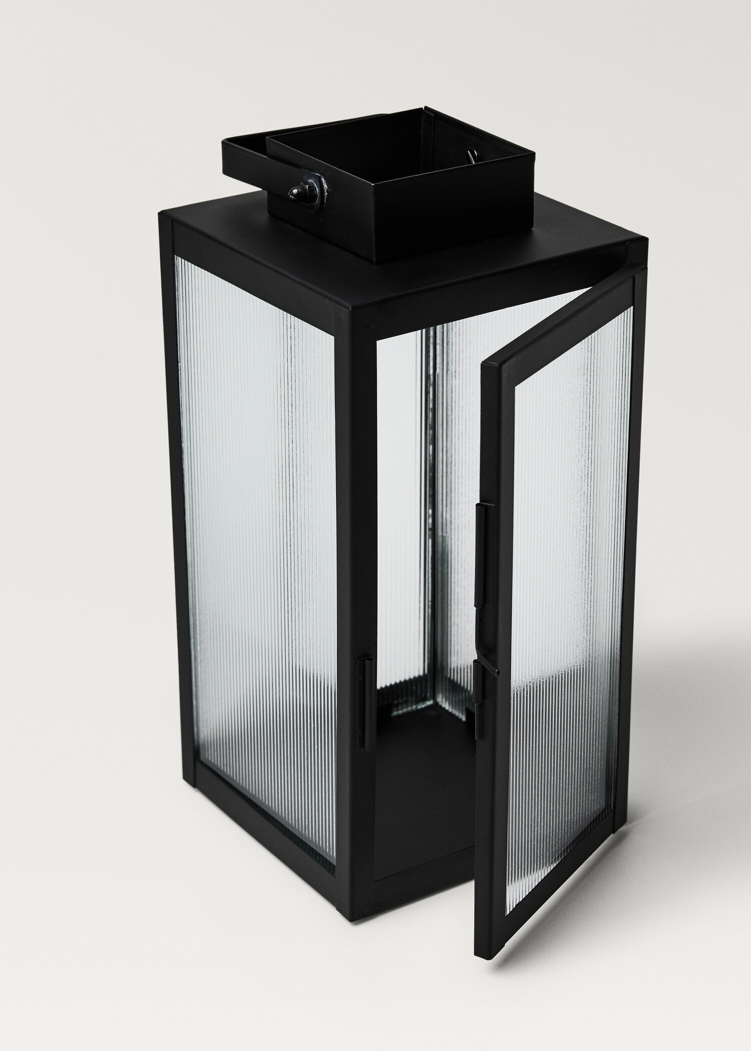 Medium metal lantern - Details of the article 1