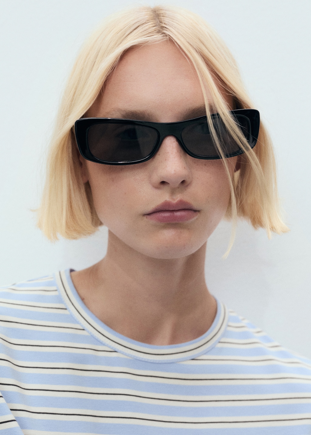 Short striped dress with knot