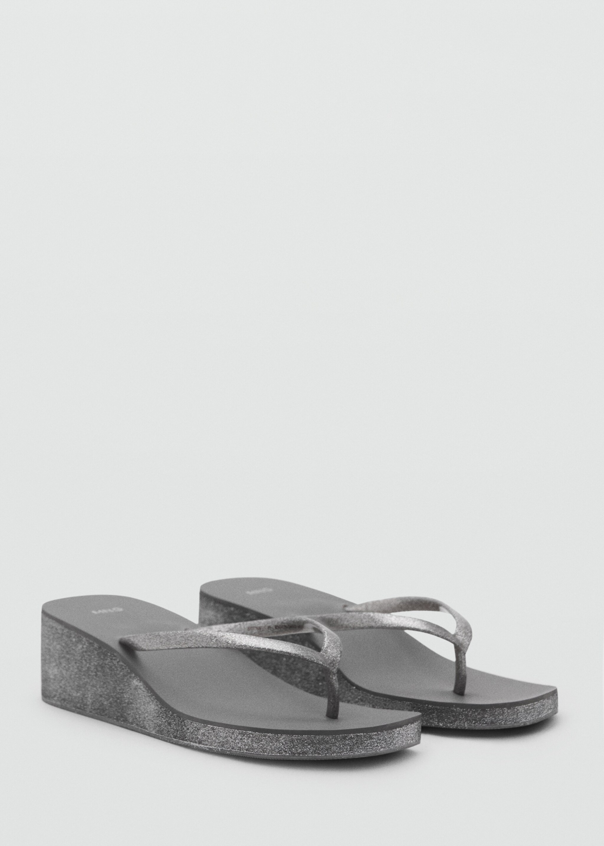 Wedge sandals with a glossy finish - Medium plane