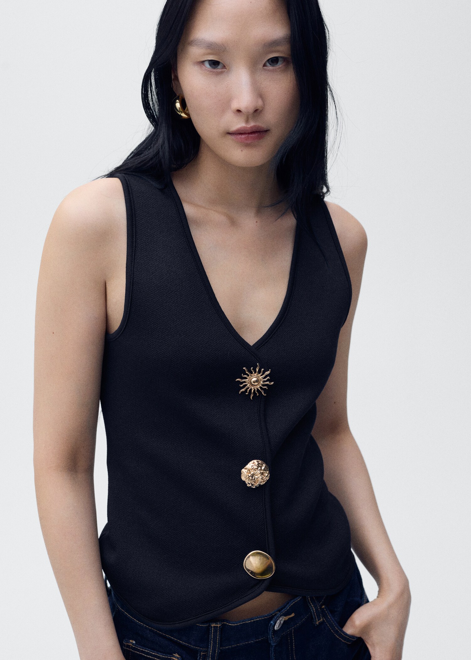 Knitted waistcoat with jewel buttons - Medium plane