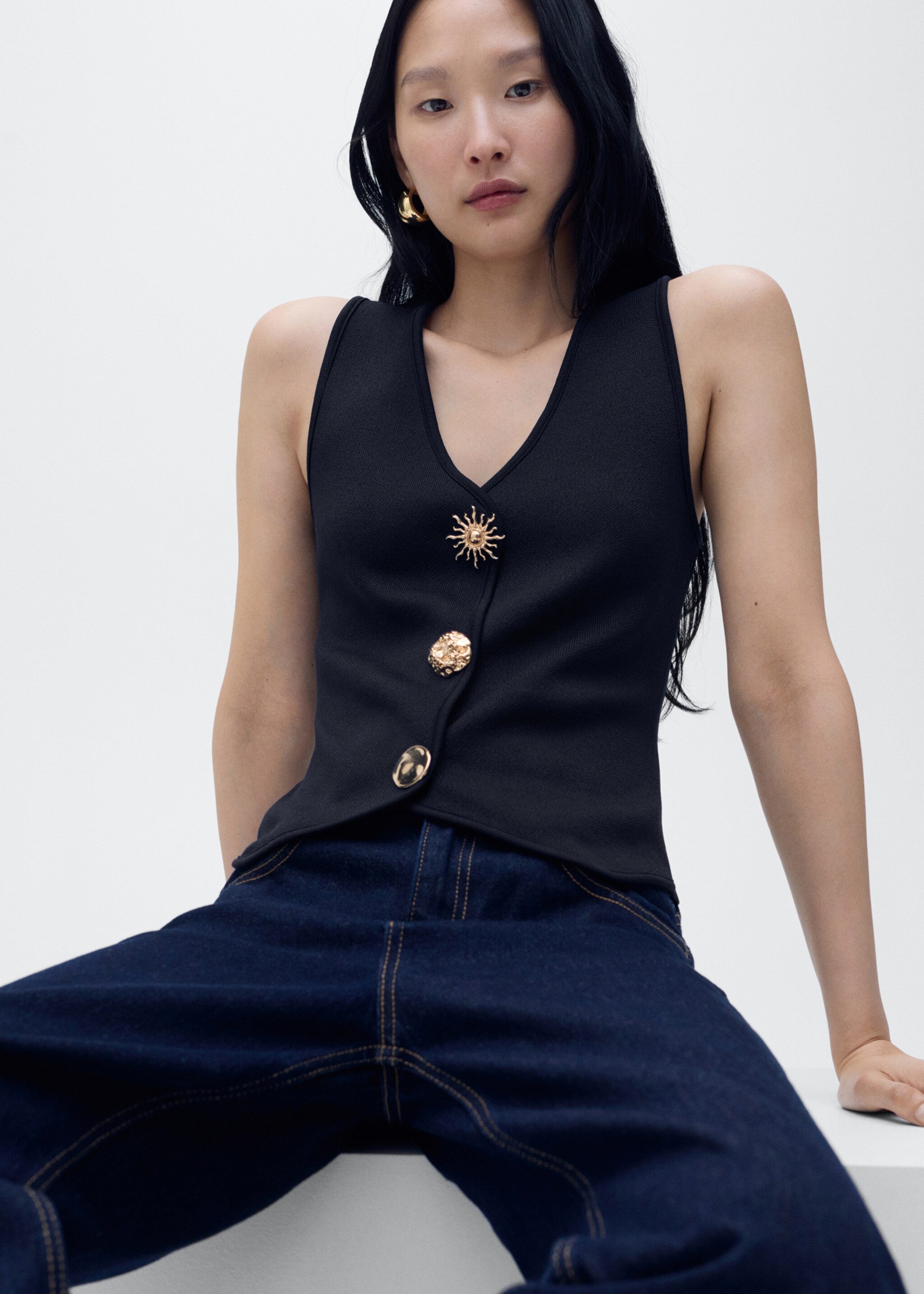 Knitted waistcoat with jewel buttons - Details of the article 2
