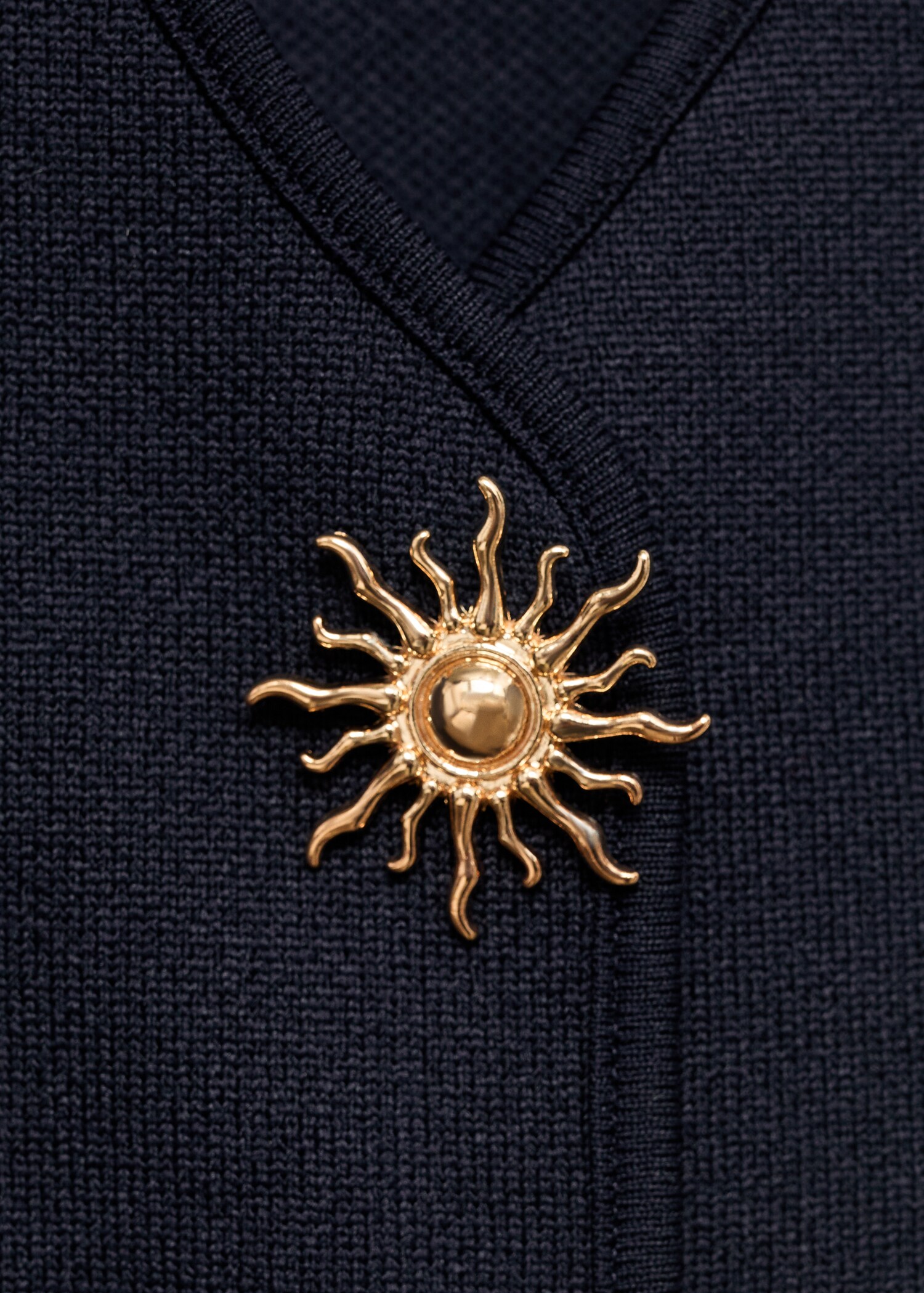 Knitted waistcoat with jewel buttons - Details of the article 8