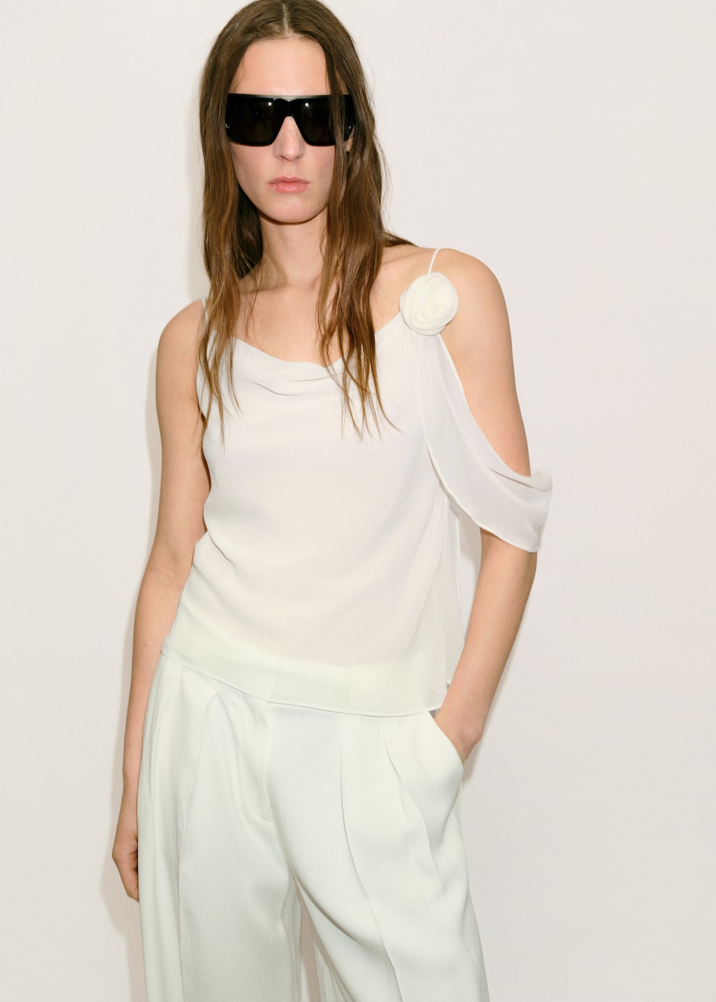 melt the lady fleur open tops ホワイト Draped top with flower detail - Women | MANGO USA