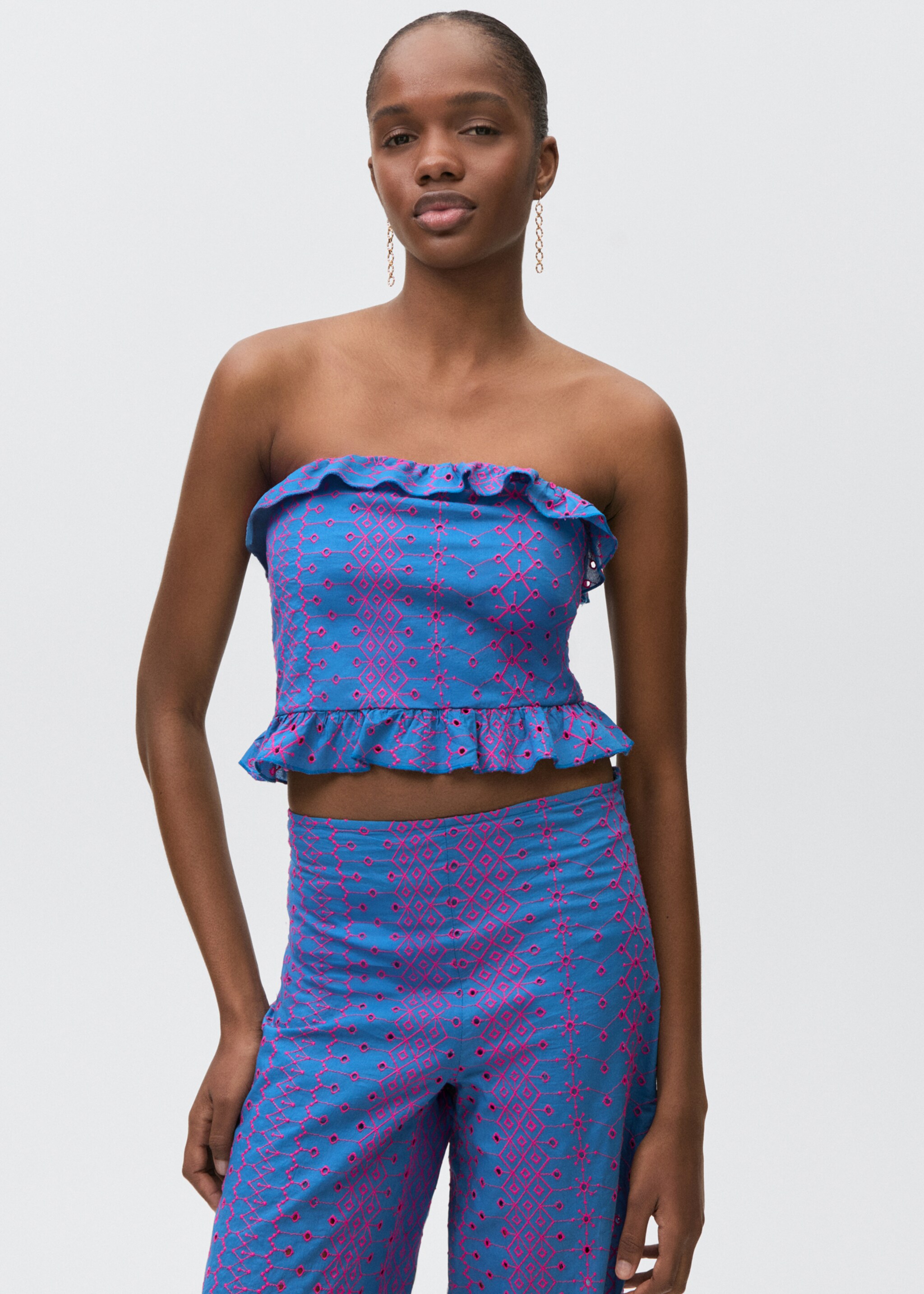 Top met pand van Zwitserse broderie - Middenvlak
