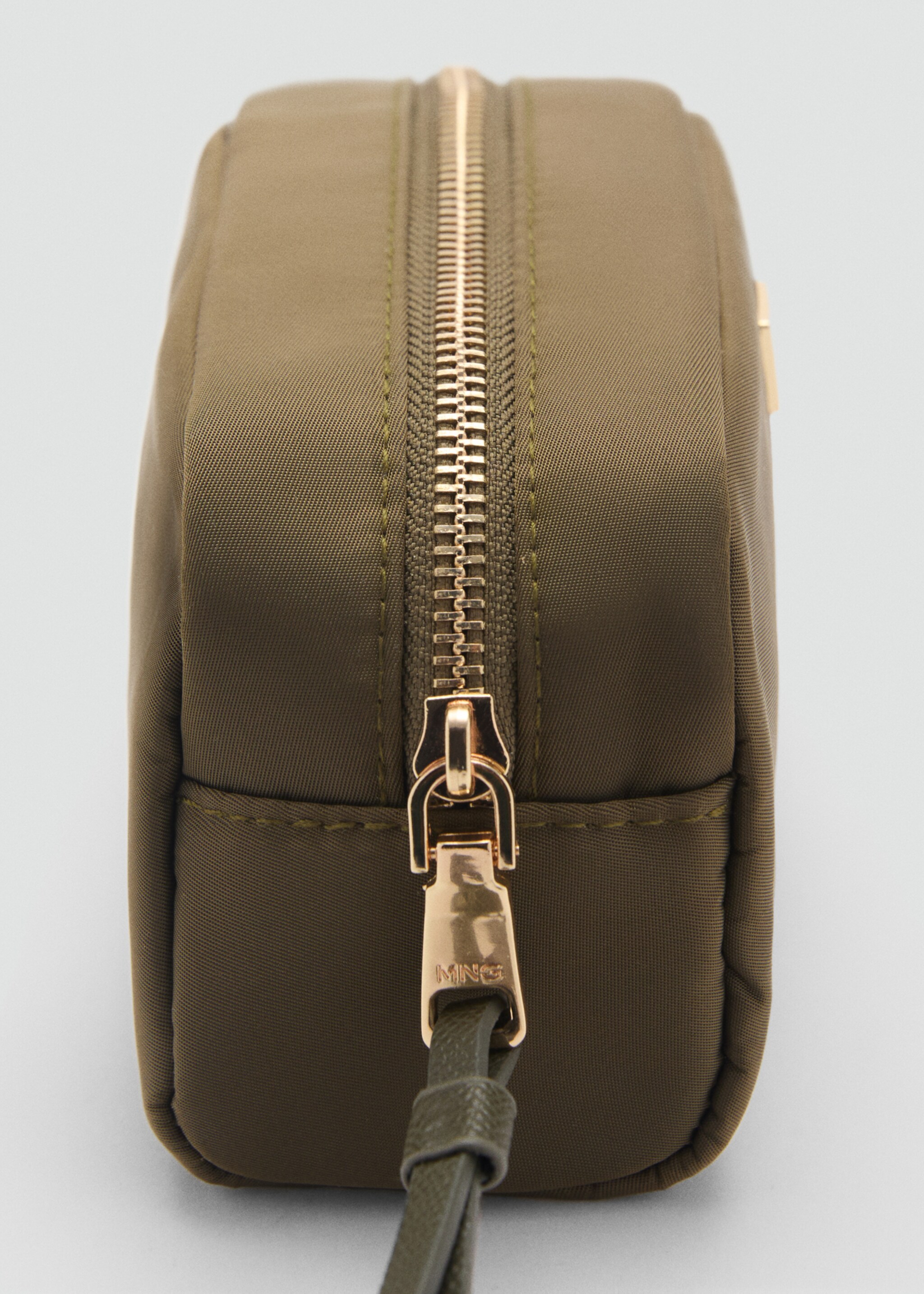 Zipped nylon cosmetics bag - Details of the article 1