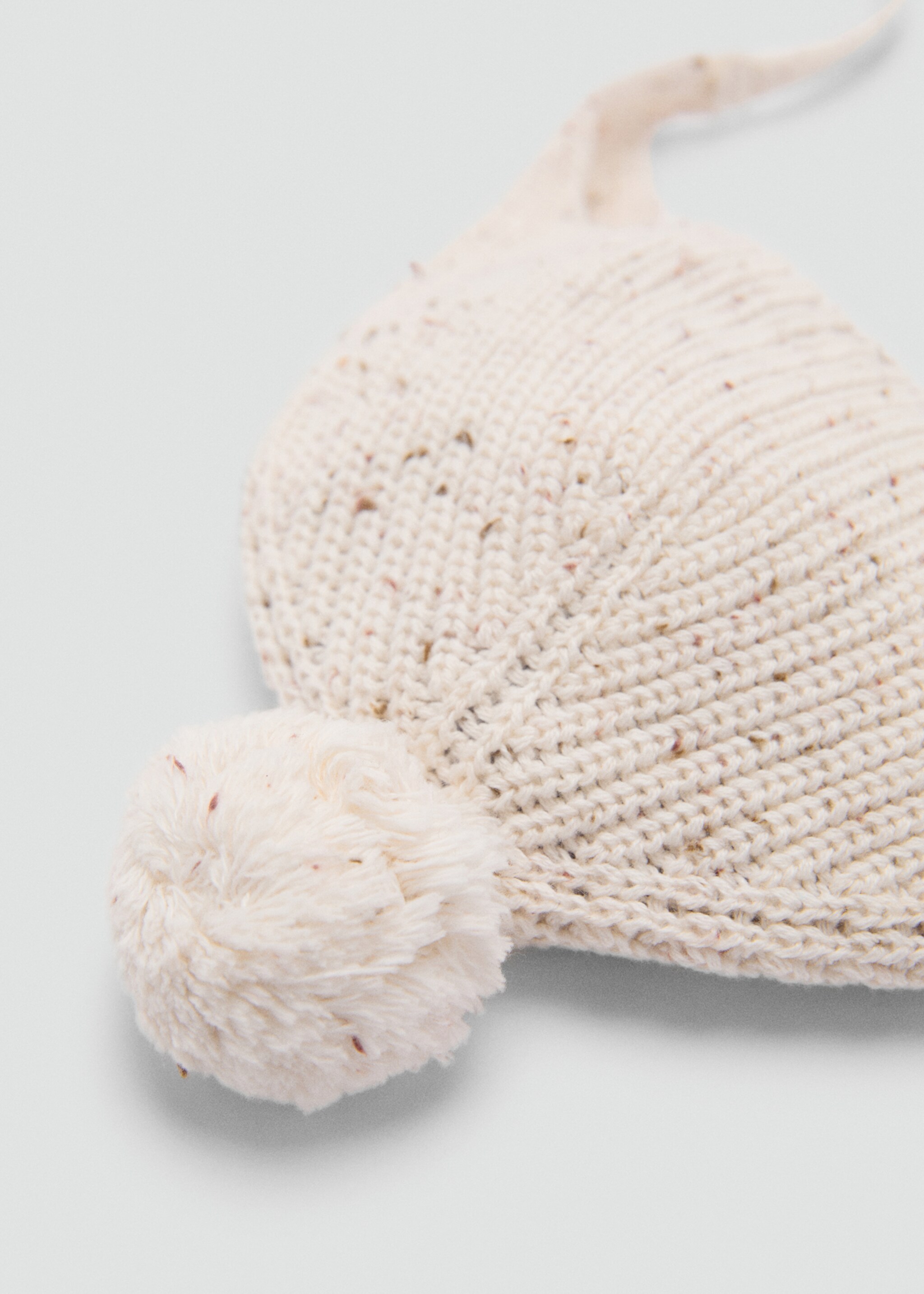 Gorro punto pompón - Plano medio