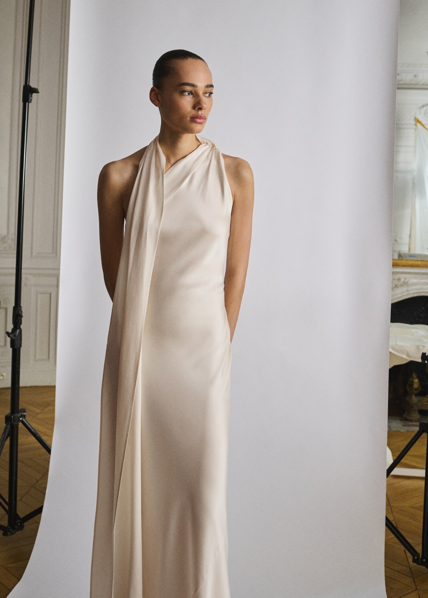 Asymmetrical bow-neck dress - Medium plane