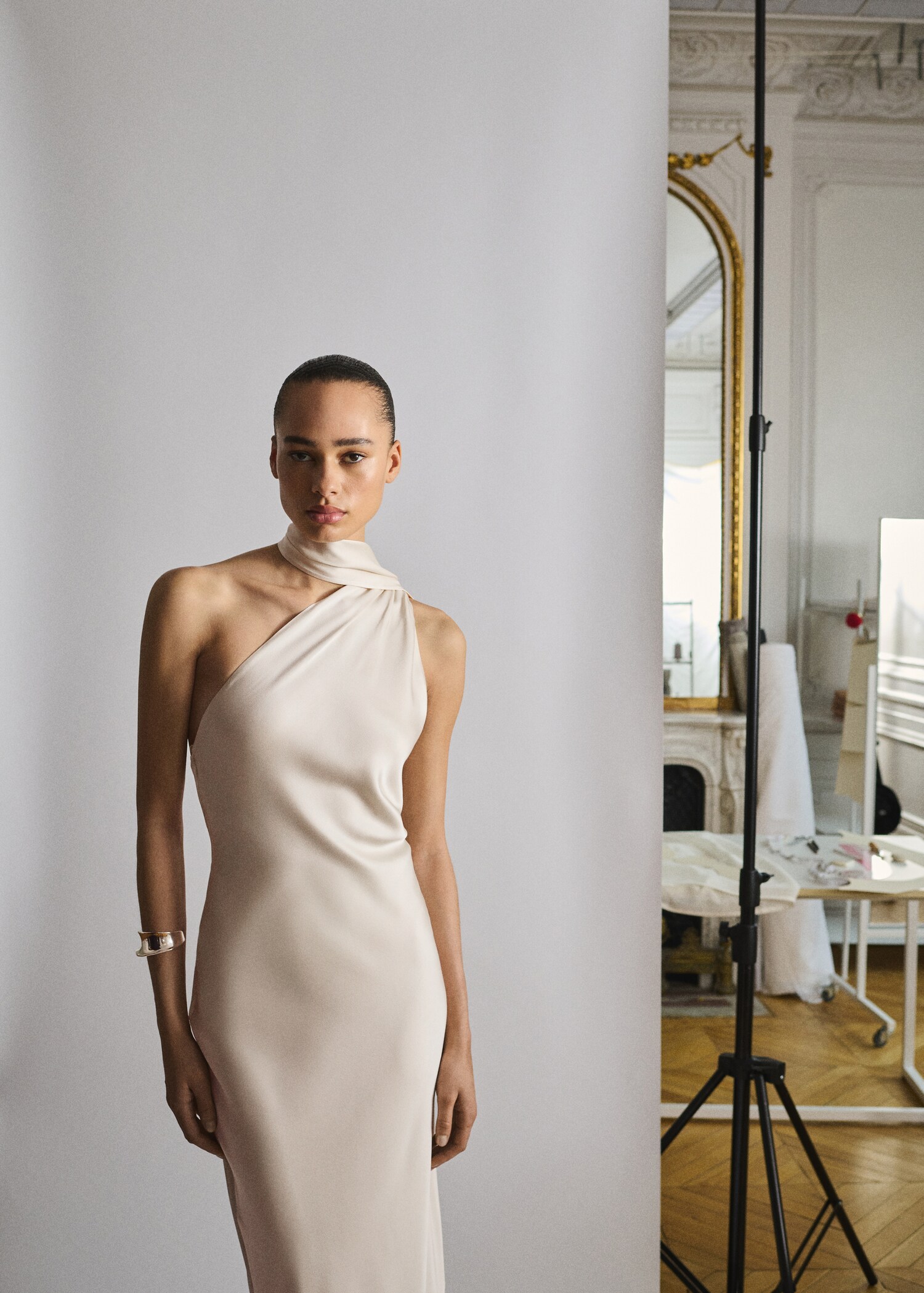 Asymmetrical bow-neck dress - Details of the article 1