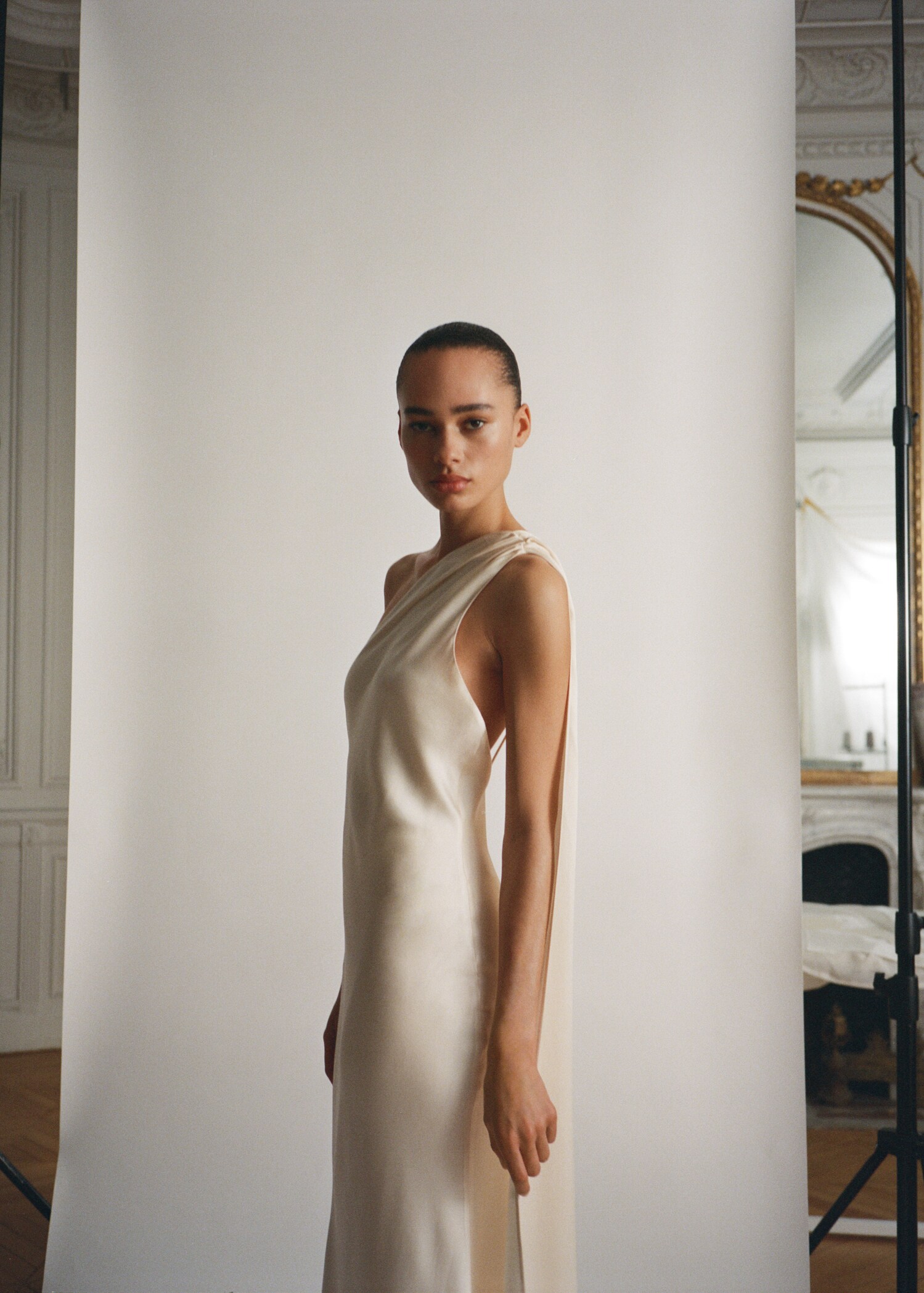 Asymmetrical bow-neck dress - Details of the article 6