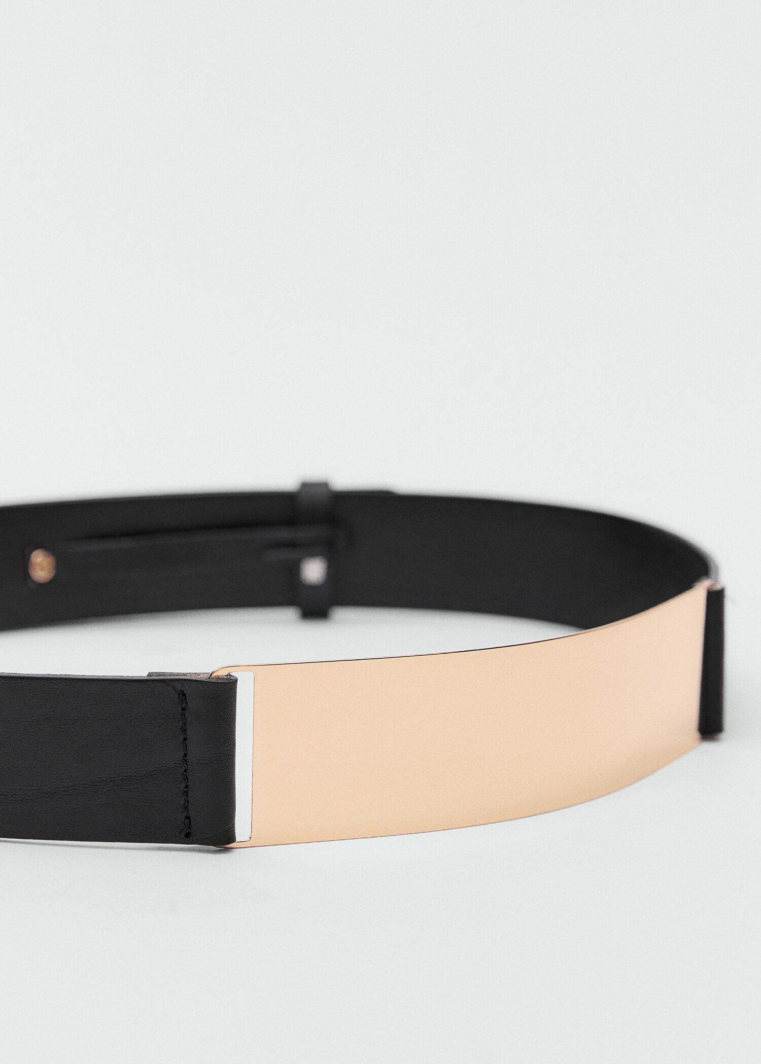 Ceinture maxi cuir détail métallique - Plan moyen