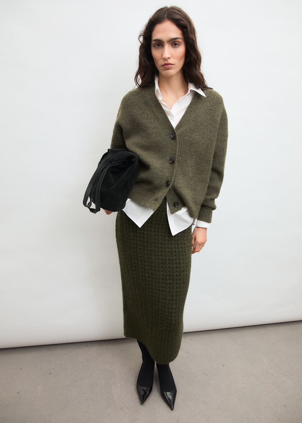 Knitted skirt with lace accents