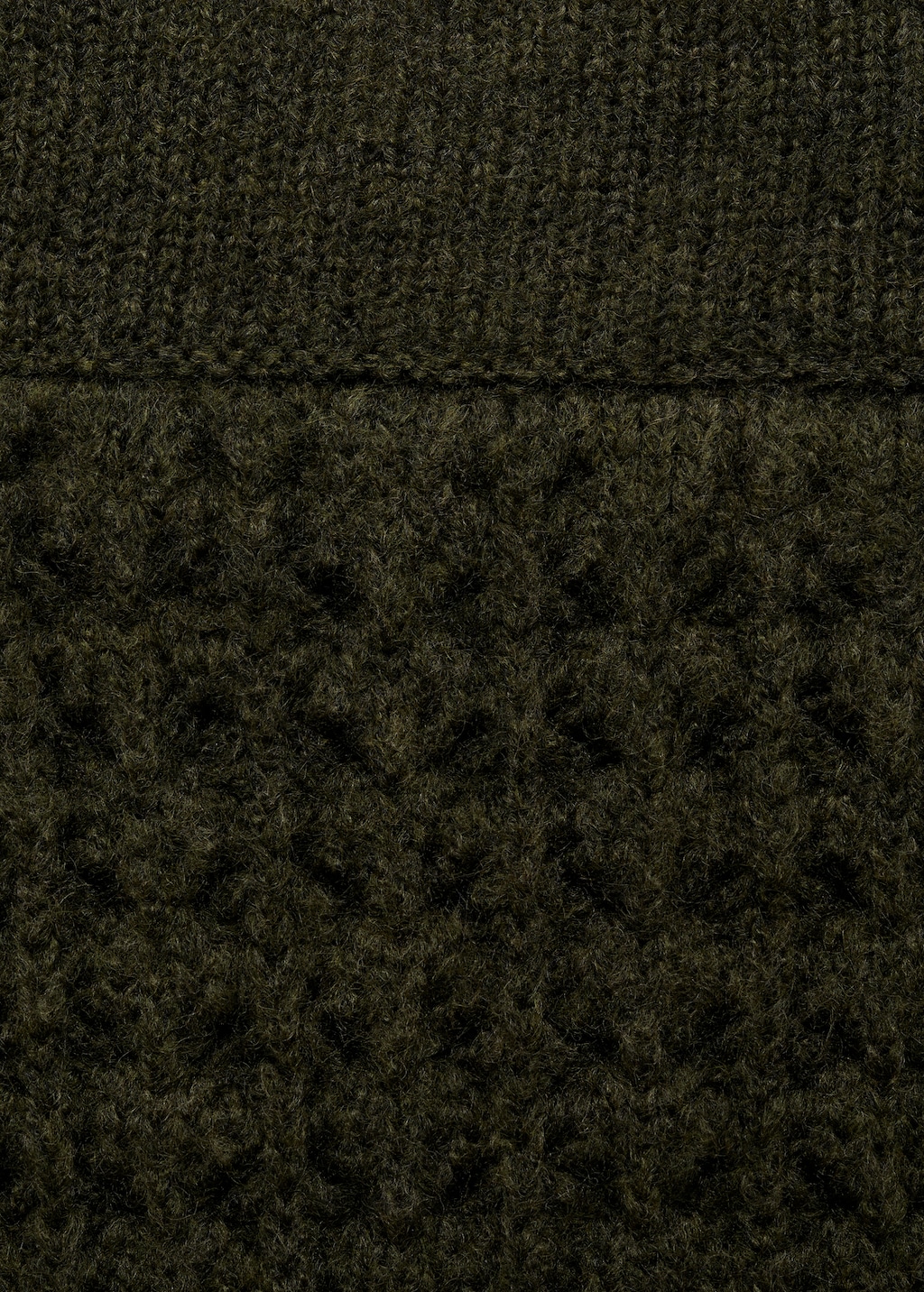 Knitted skirt with lace accents