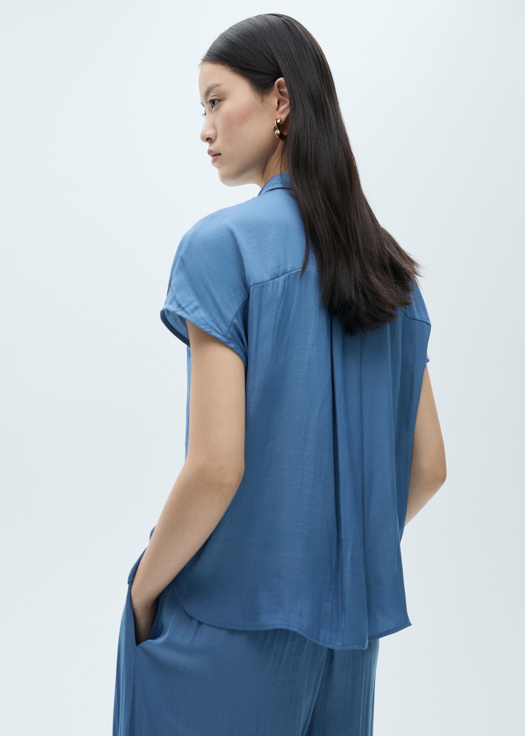 Satin short sleeve shirt - Reverse of the article