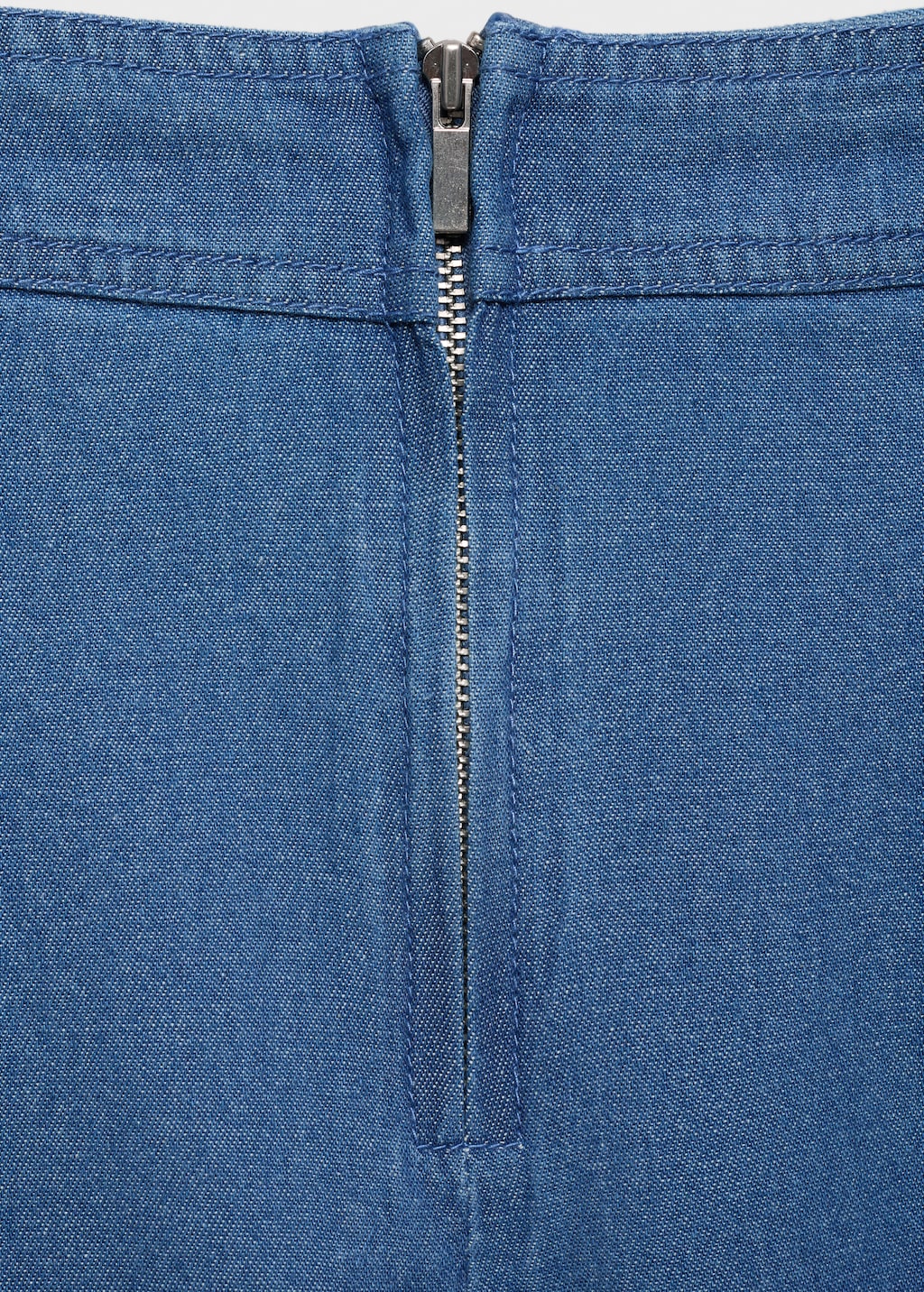 Denim shorts with zipper - image 4
