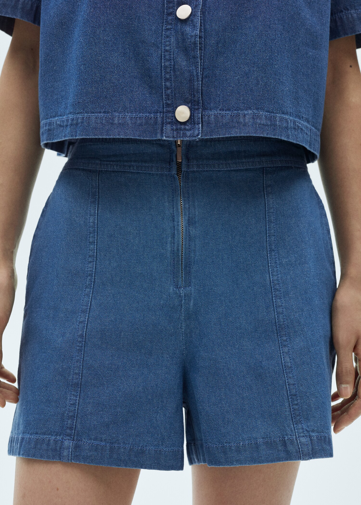 Denim shorts with zip - Details of the article 1