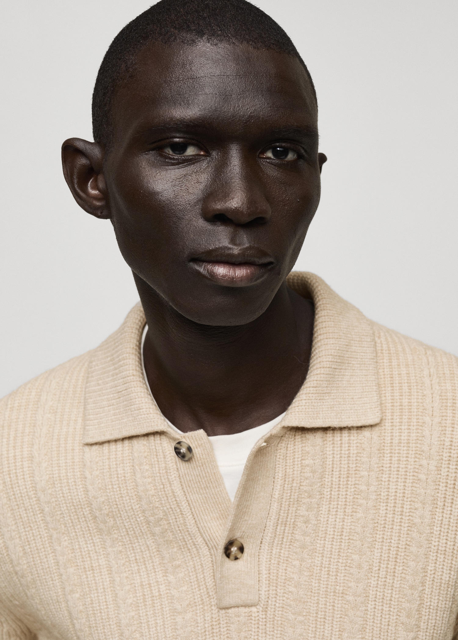 Knitted structured polo sweater - Details of the article 1