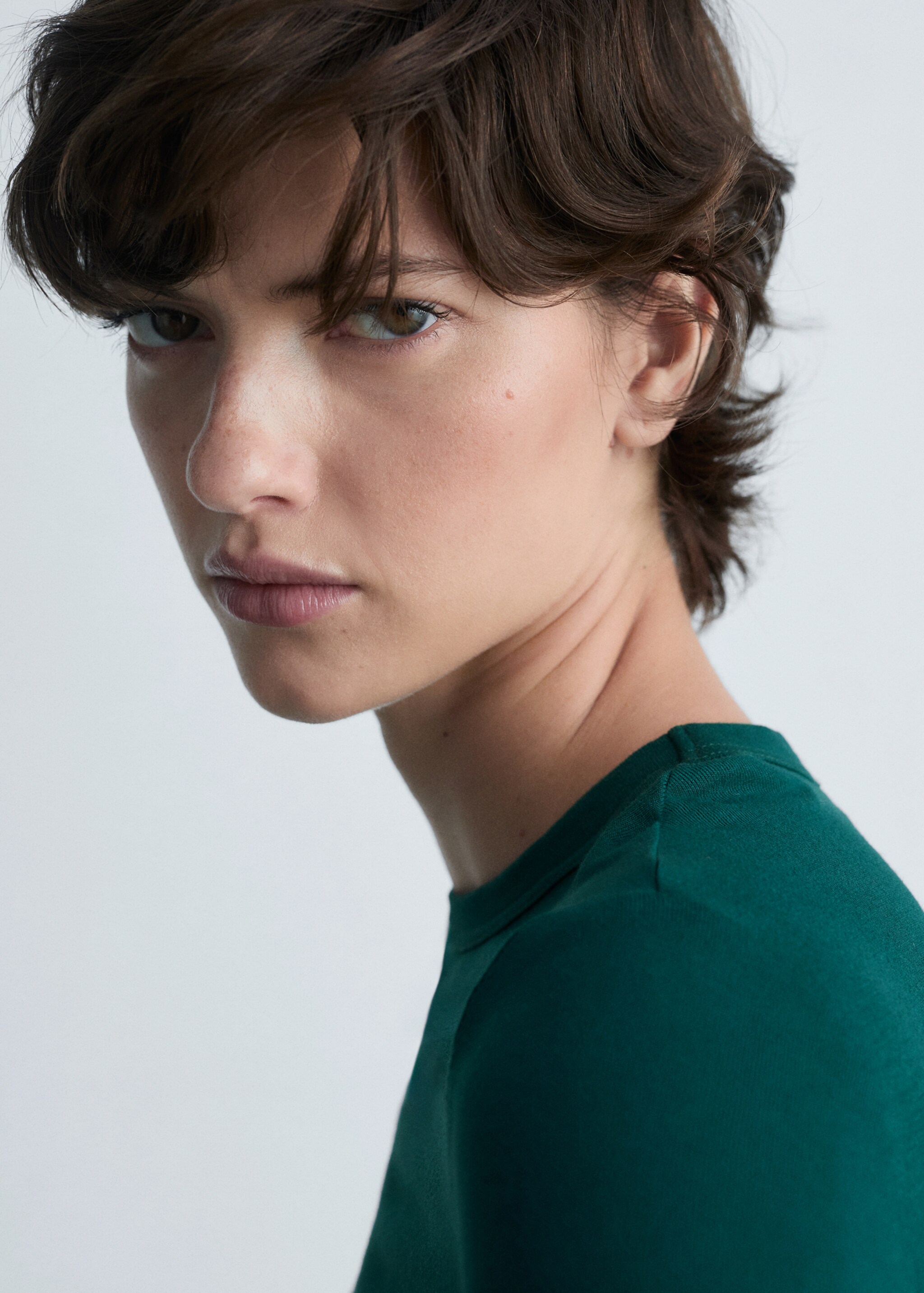 Round-neck long-sleeved t-shirt - Details of the article 1