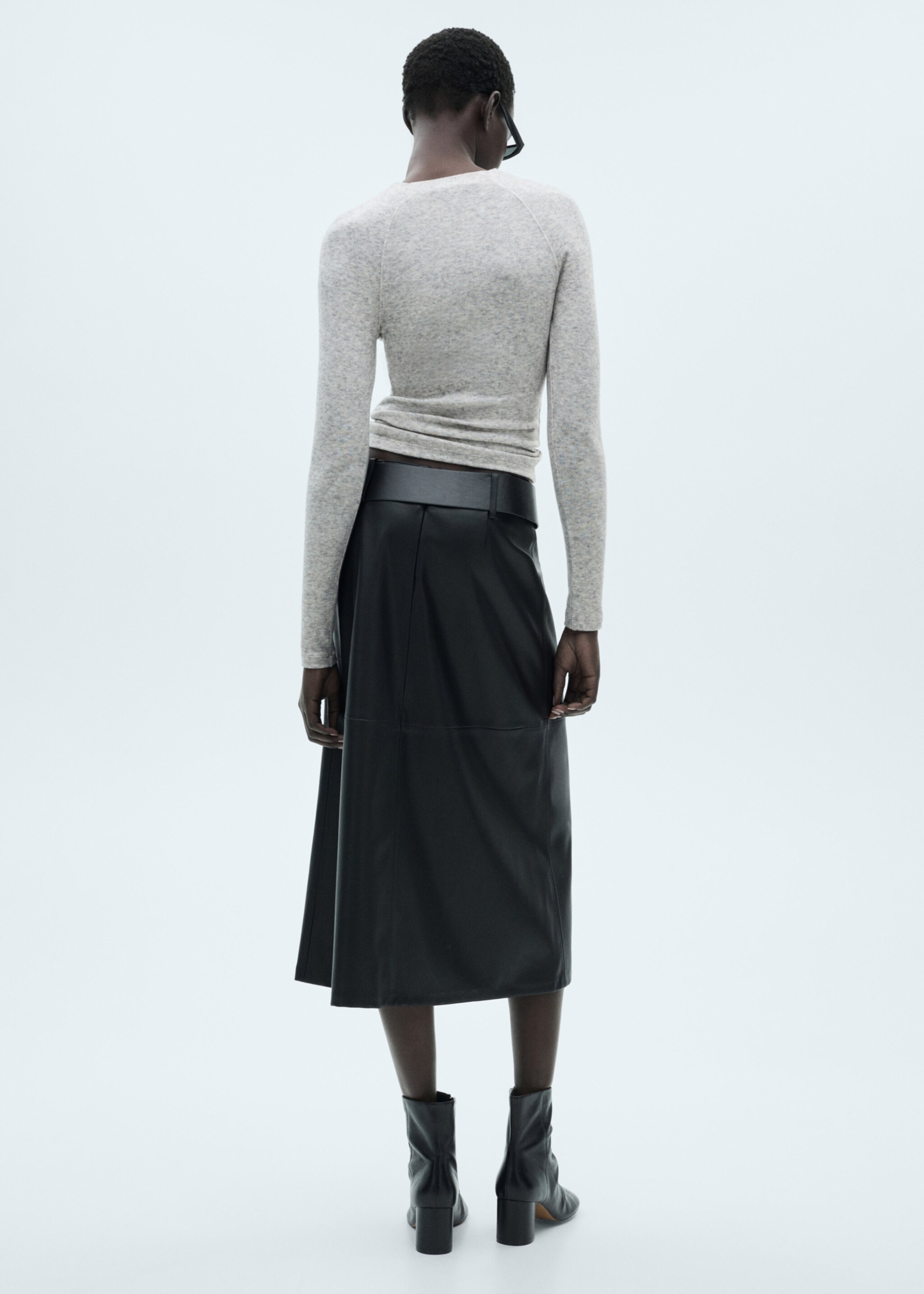 Decorative seam T-shirt - Reverse of the article