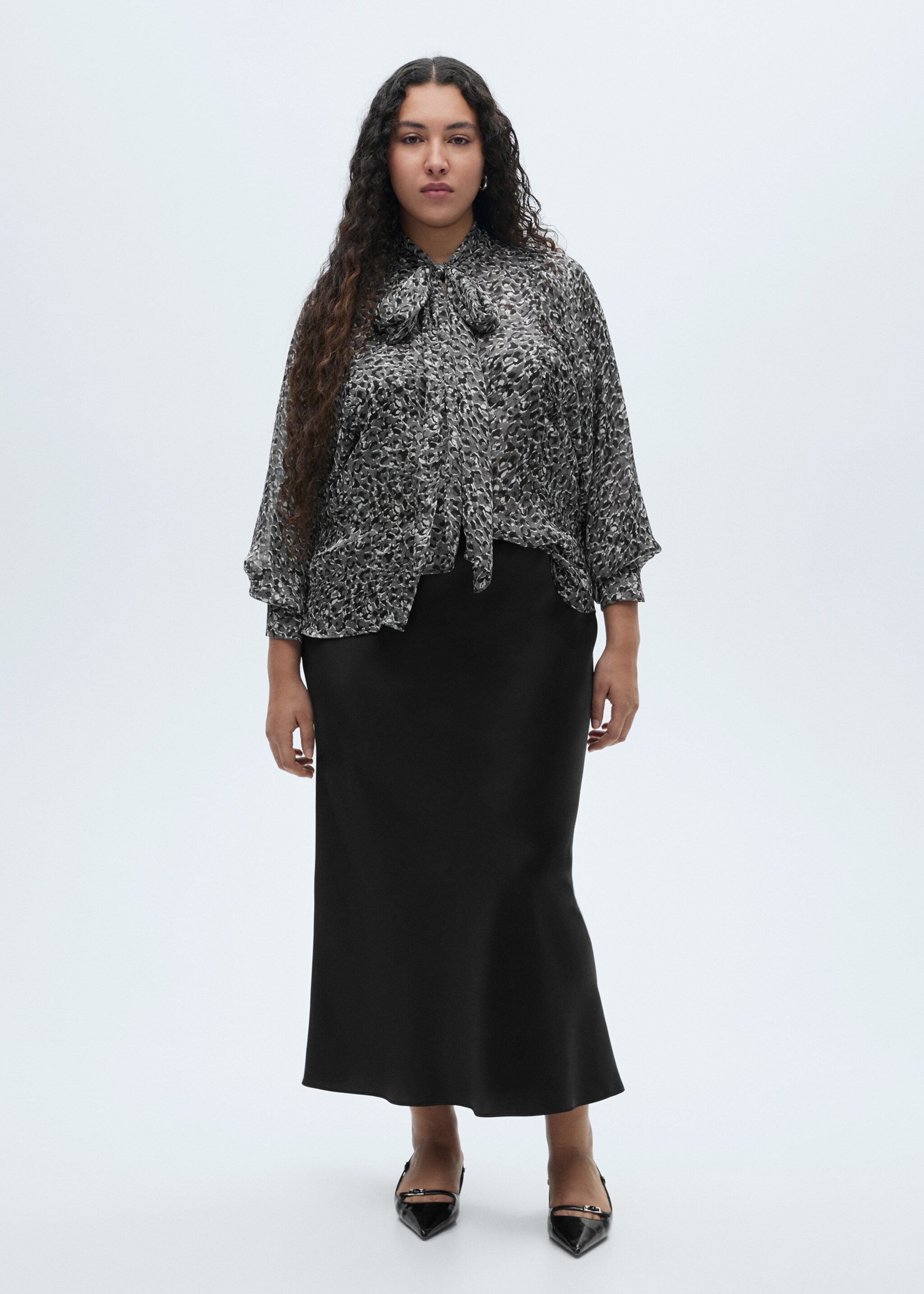 Leopard-print blouse with collar and bow - Details of the article 3