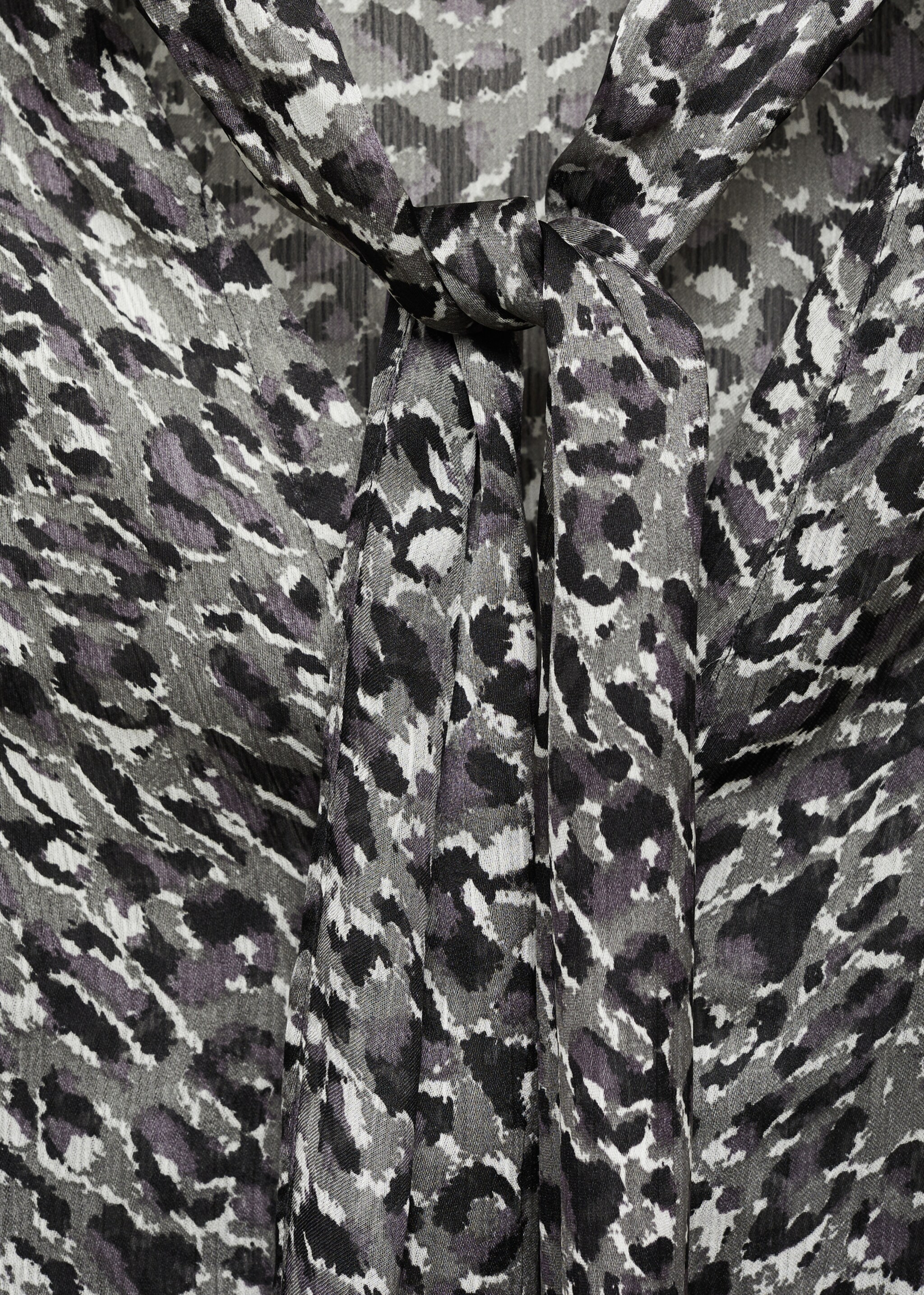 Leopard-print blouse with collar and bow - Details of the article 8