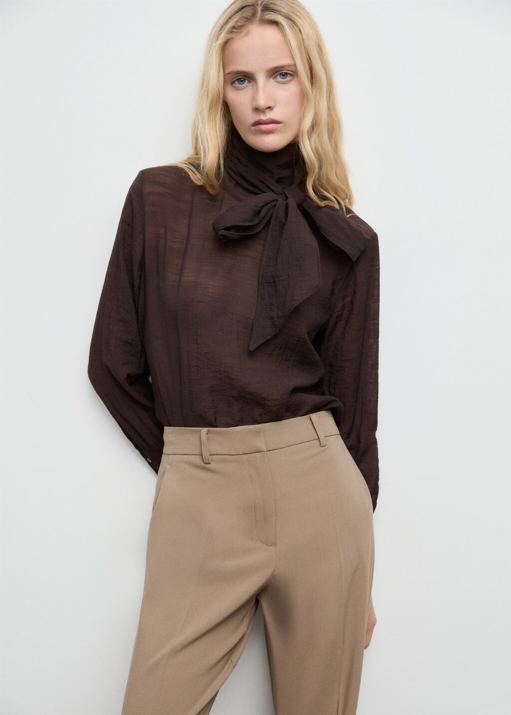 Straight mid-rise pants - image 4