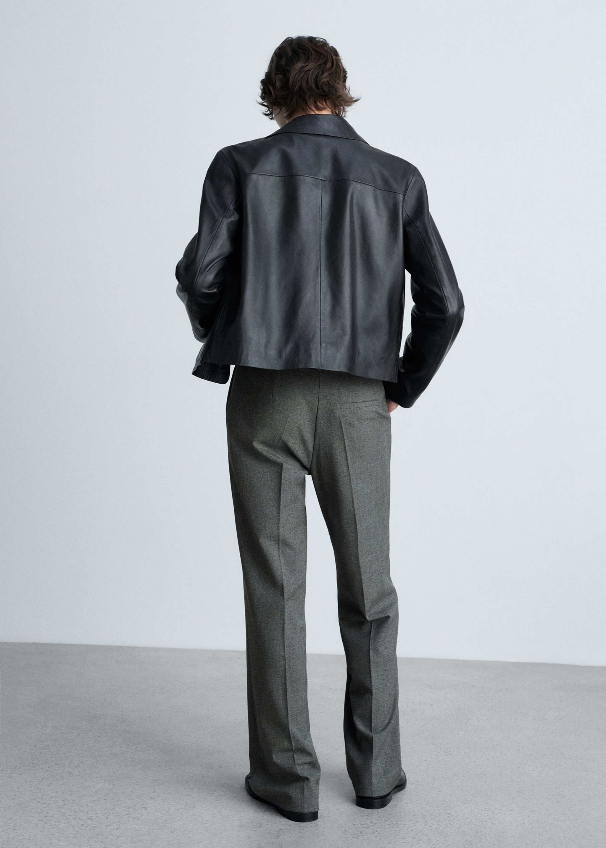 Straight mid-rise trousers - Reverse of the article