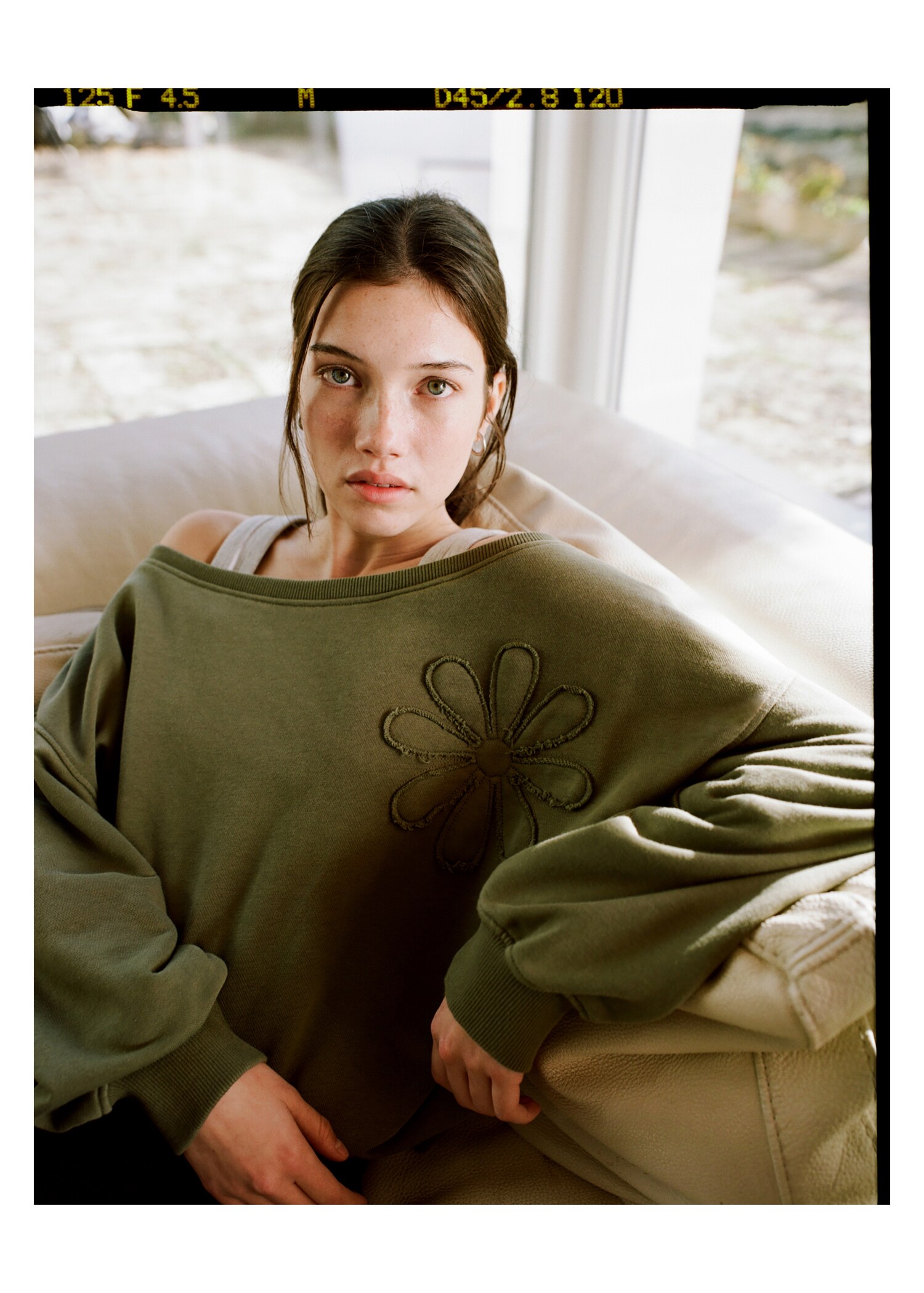 Sweatshirt med blombroderi - Detaljer om artikeln 5