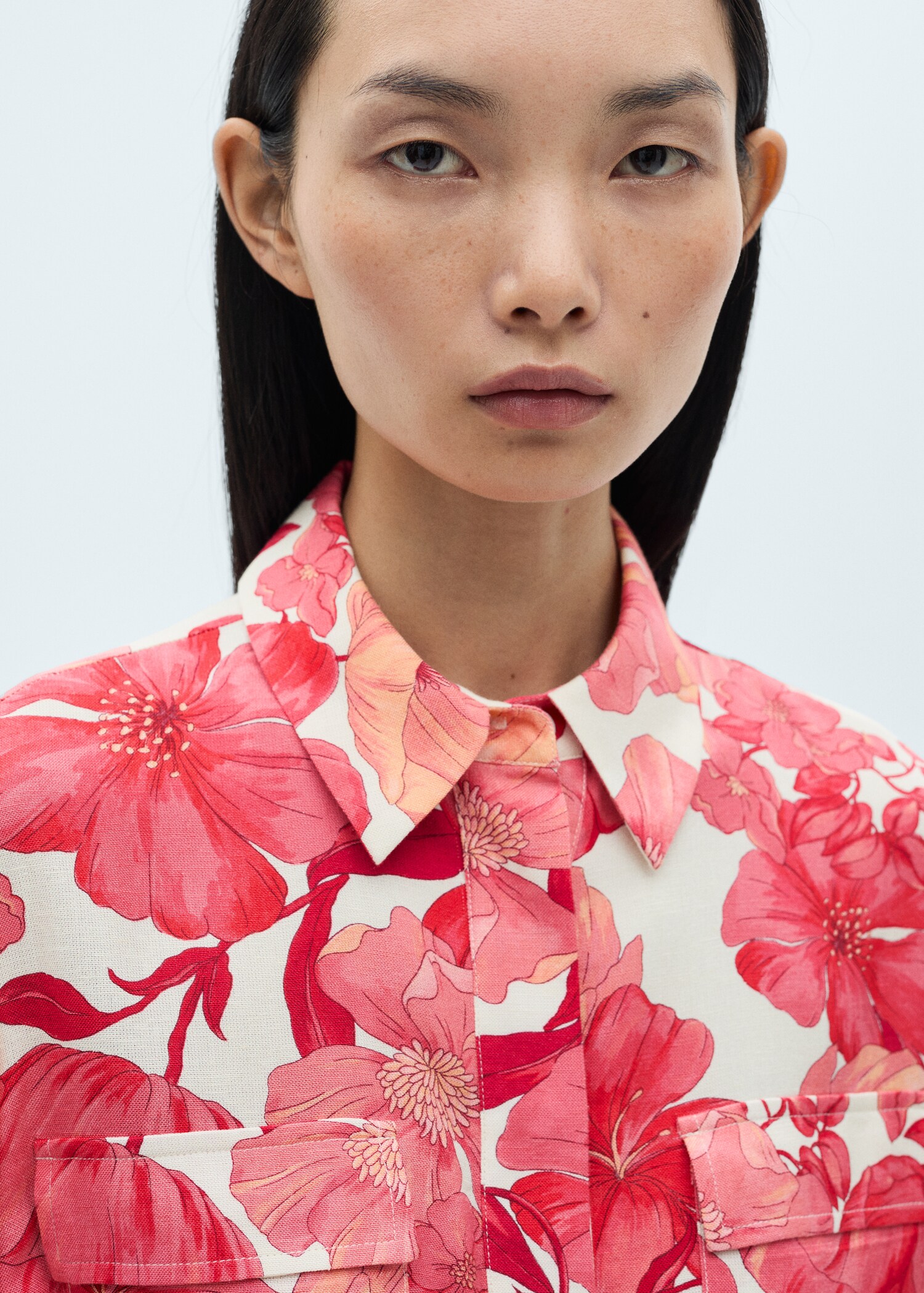 Blumenprint-T-Shirt mit Taschen - Detail des Artikels 1