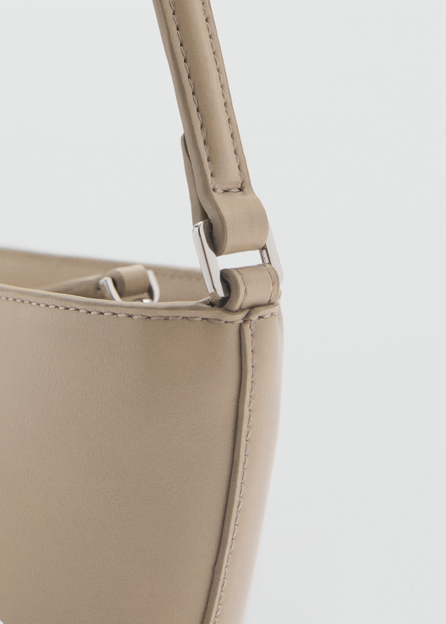 Oval shoulder bag - Details of the article 2