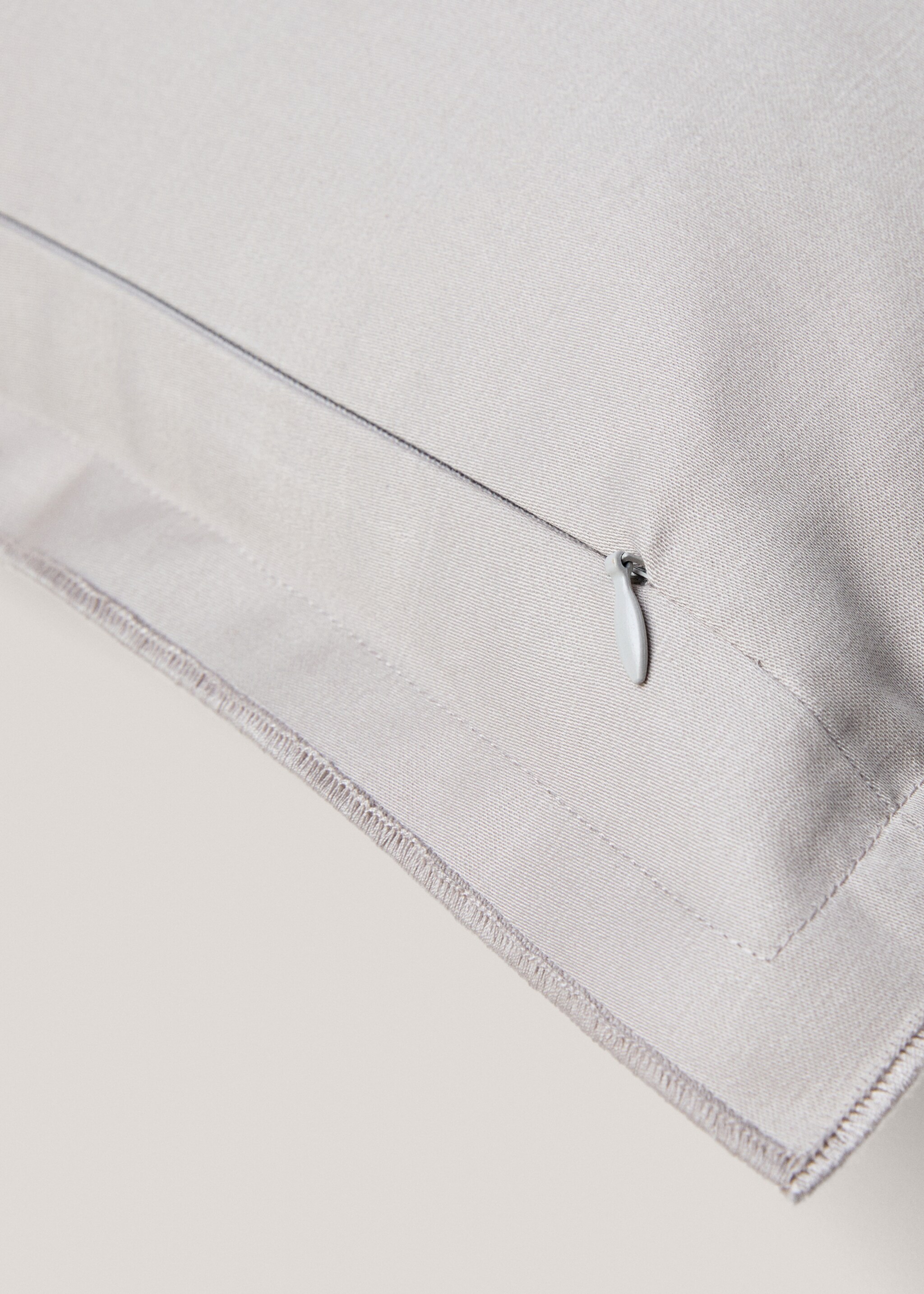 Satin cushion cover 40x60 cm - Details of the article 2, Light/Pastel Grey. Ref: 87082892-00.