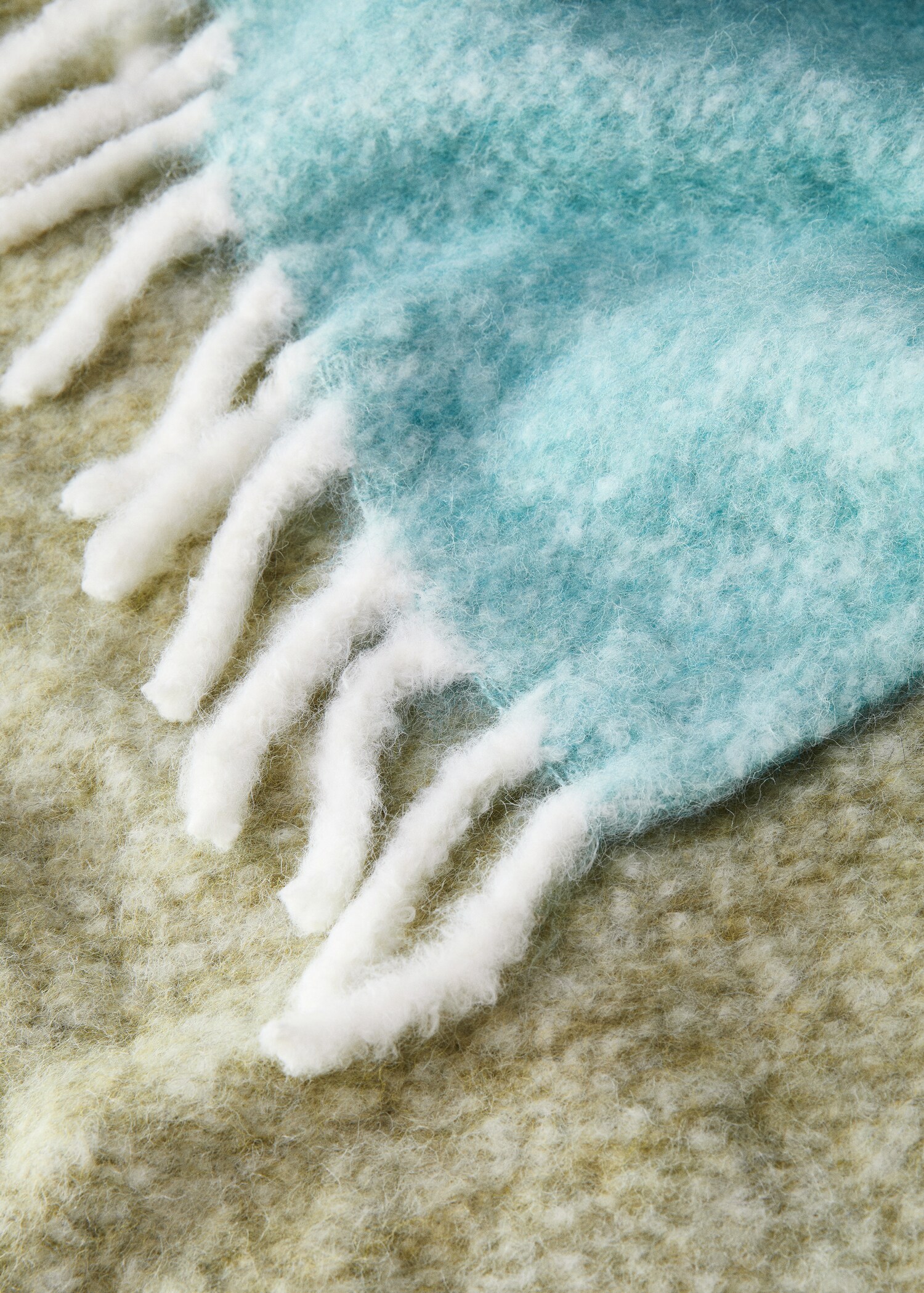 Multi-coloured striped blanket - Details of the article 1