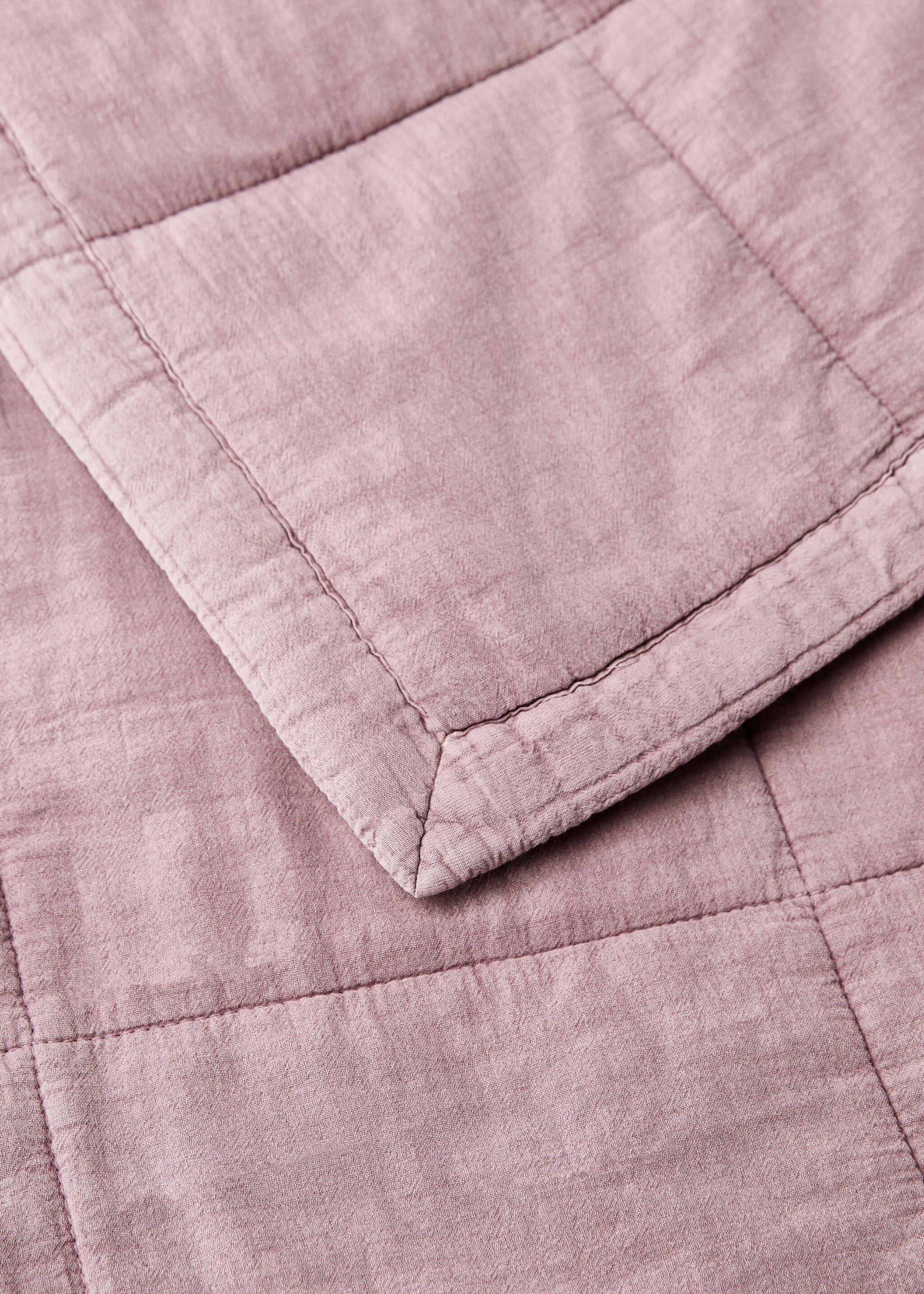 Bavlněná kostkovaná prošívaná deka se sepraným efektem na postel 90/105 cm - Detail zboží 1, Švestka. Ref: 87082909-00.