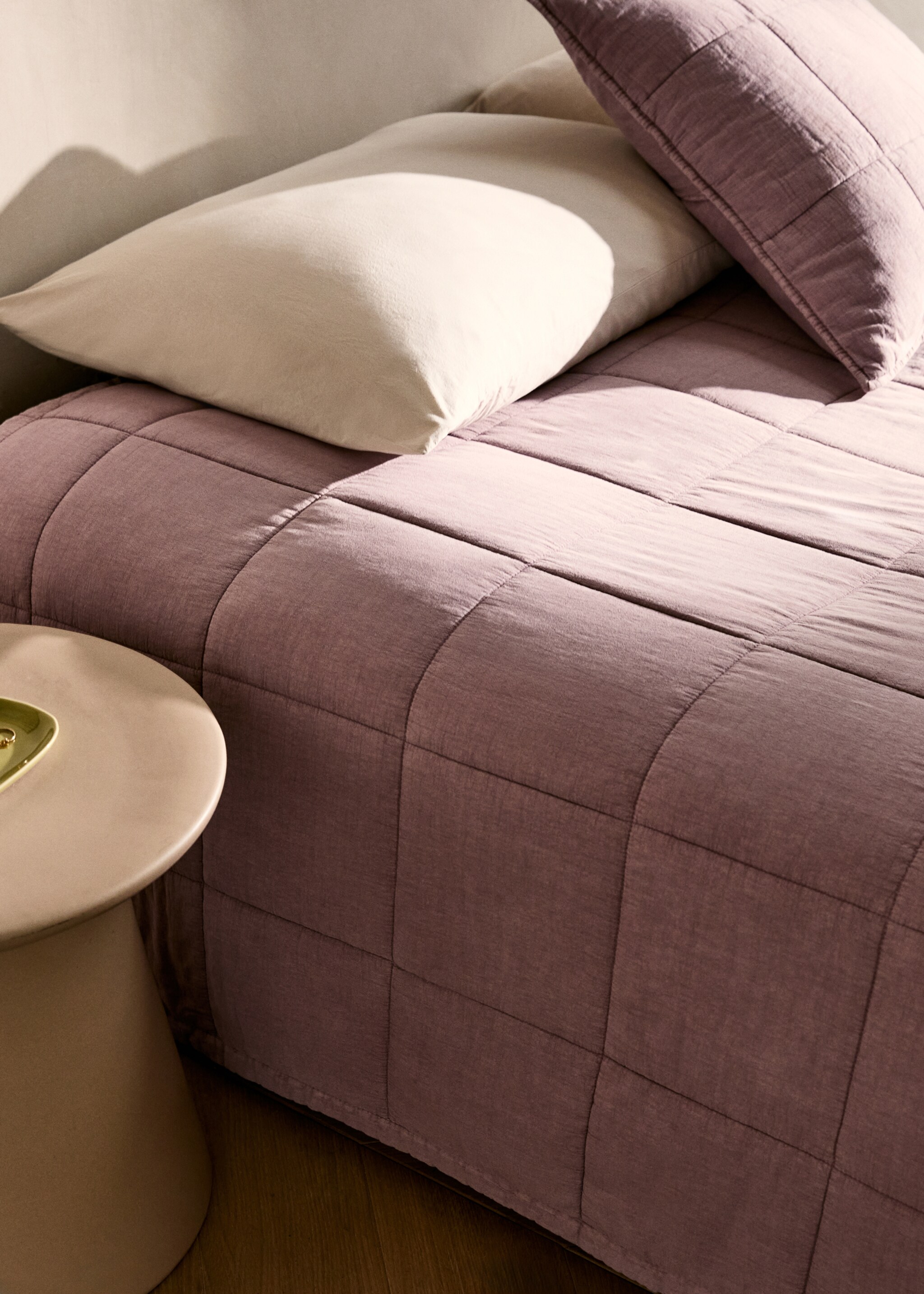 Bavlněná kostkovaná prošívaná deka se sepraným efektem na postel 90/105 cm - Detail zboží 7, Švestka. Ref: 87082909-00.