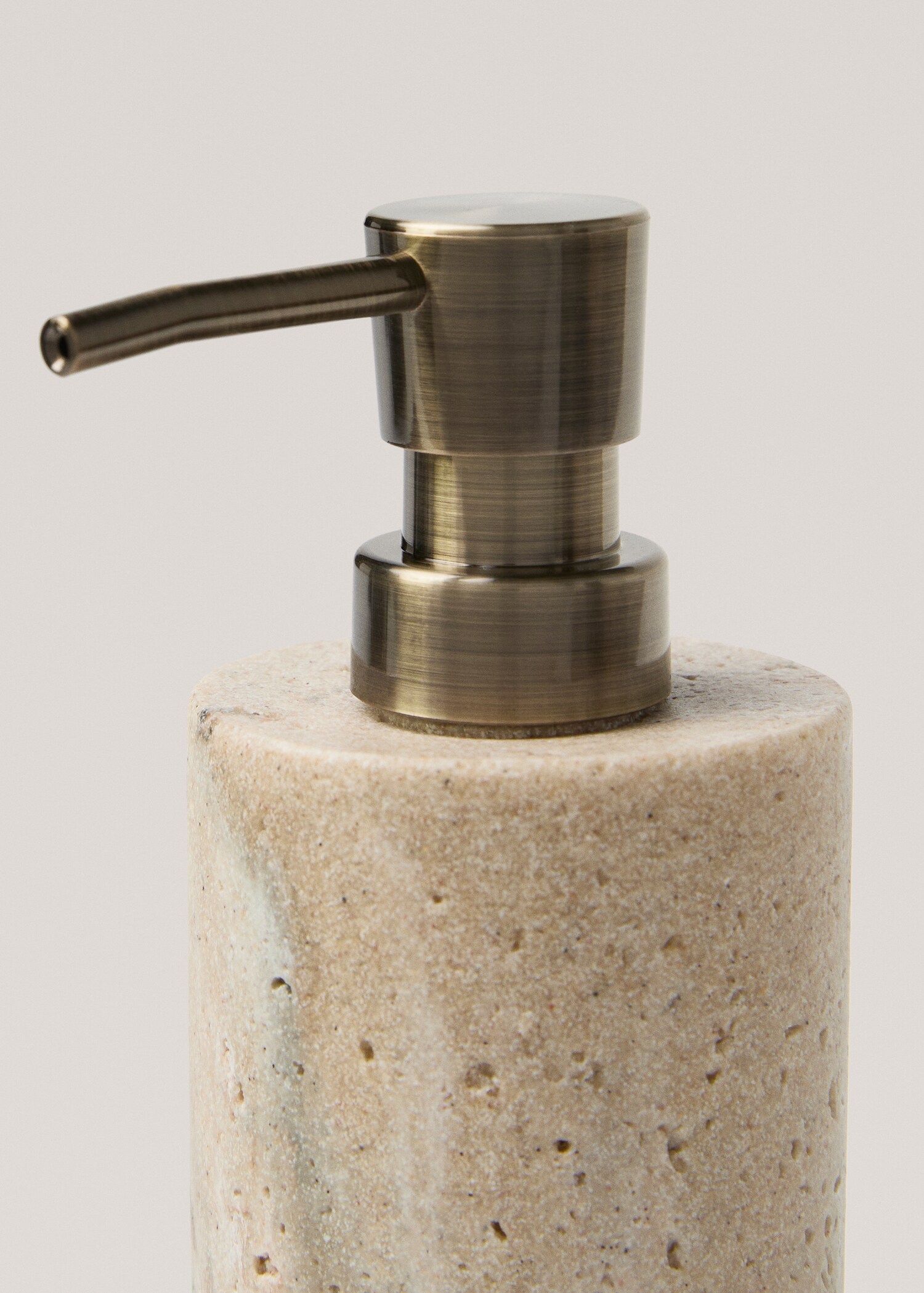 Resin marble-effect soap dispenser - Details of the article 1