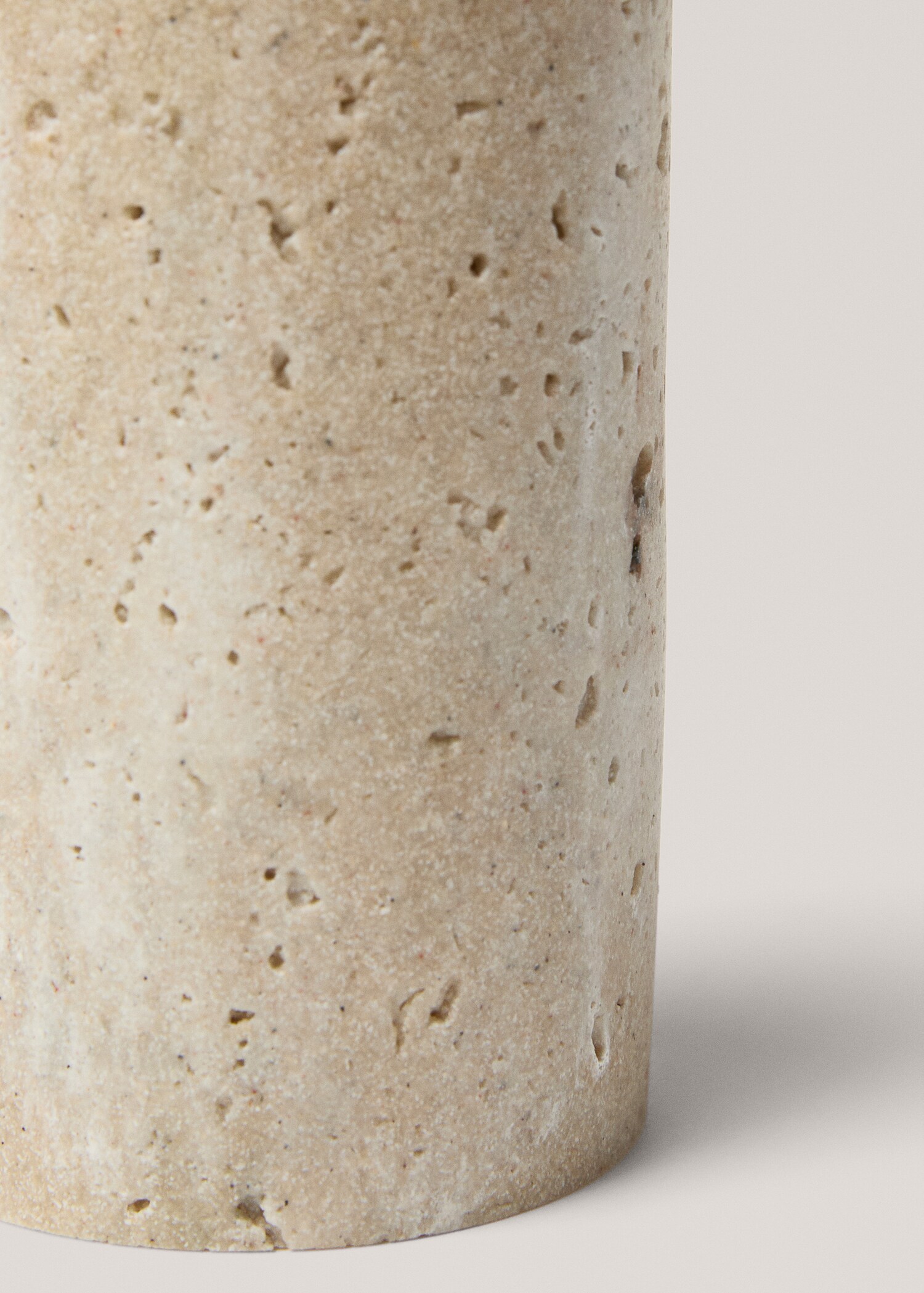 Resin marble-effect soap dispenser - Details of the article 2