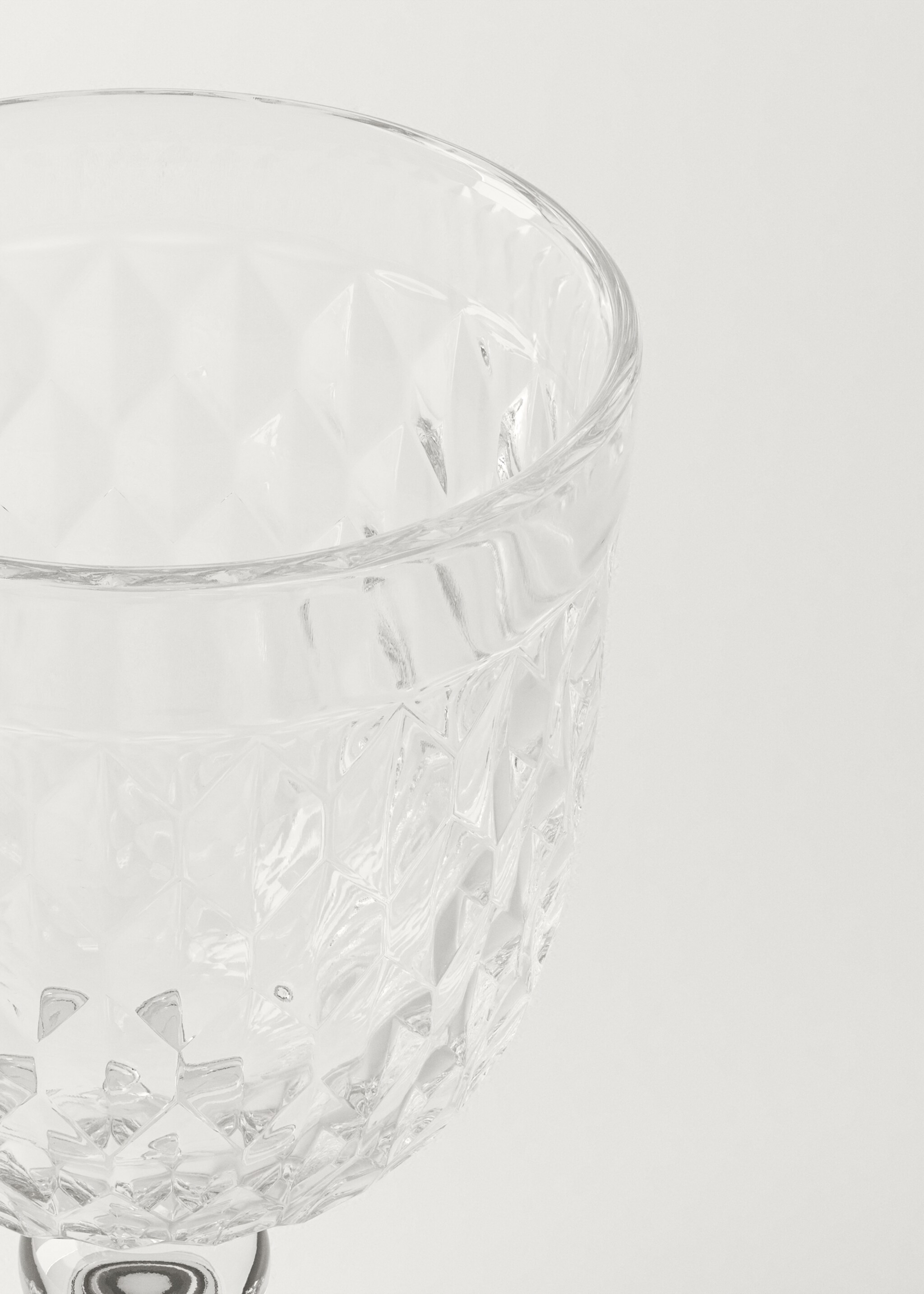 Glass with geometric embossed design - Details of the article 1