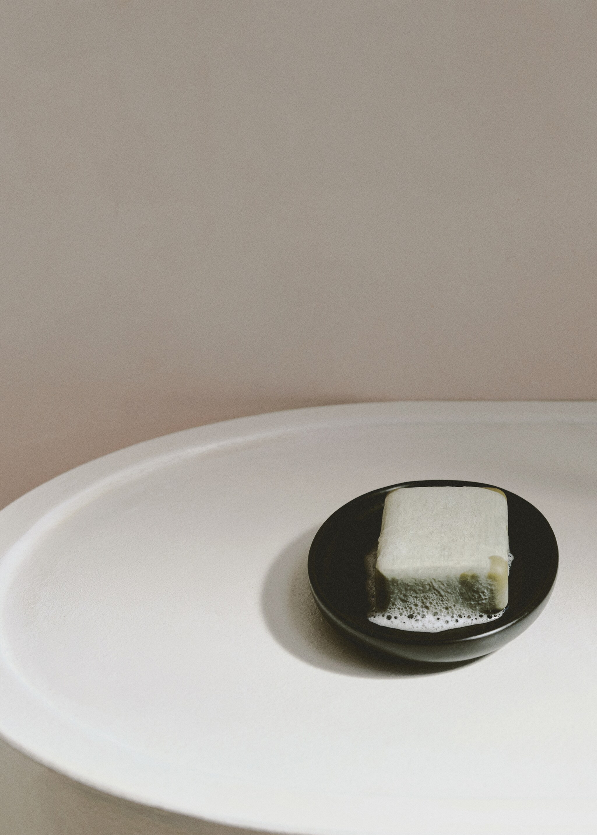 Matte-finish stoneware soap dish - Details of the article 6