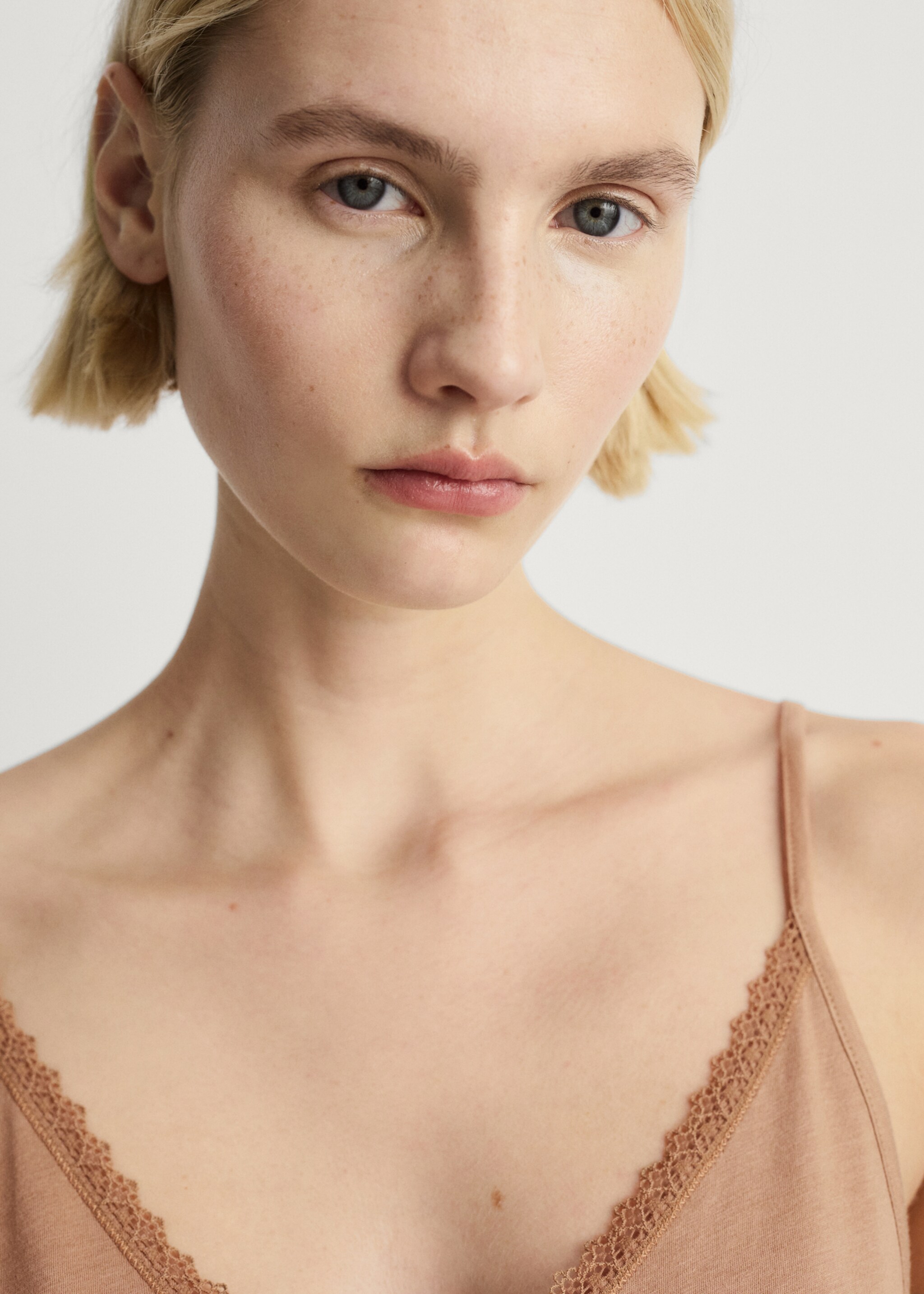 Cotton pyjama top with lace contrast - Details of the article 1