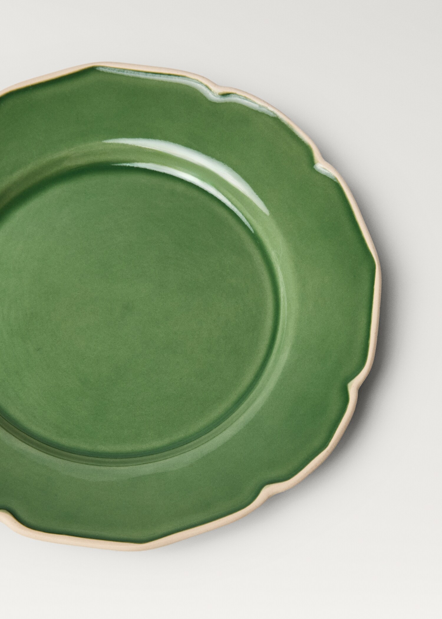 Stoneware dessert plate with wavy design - Details of the article 2