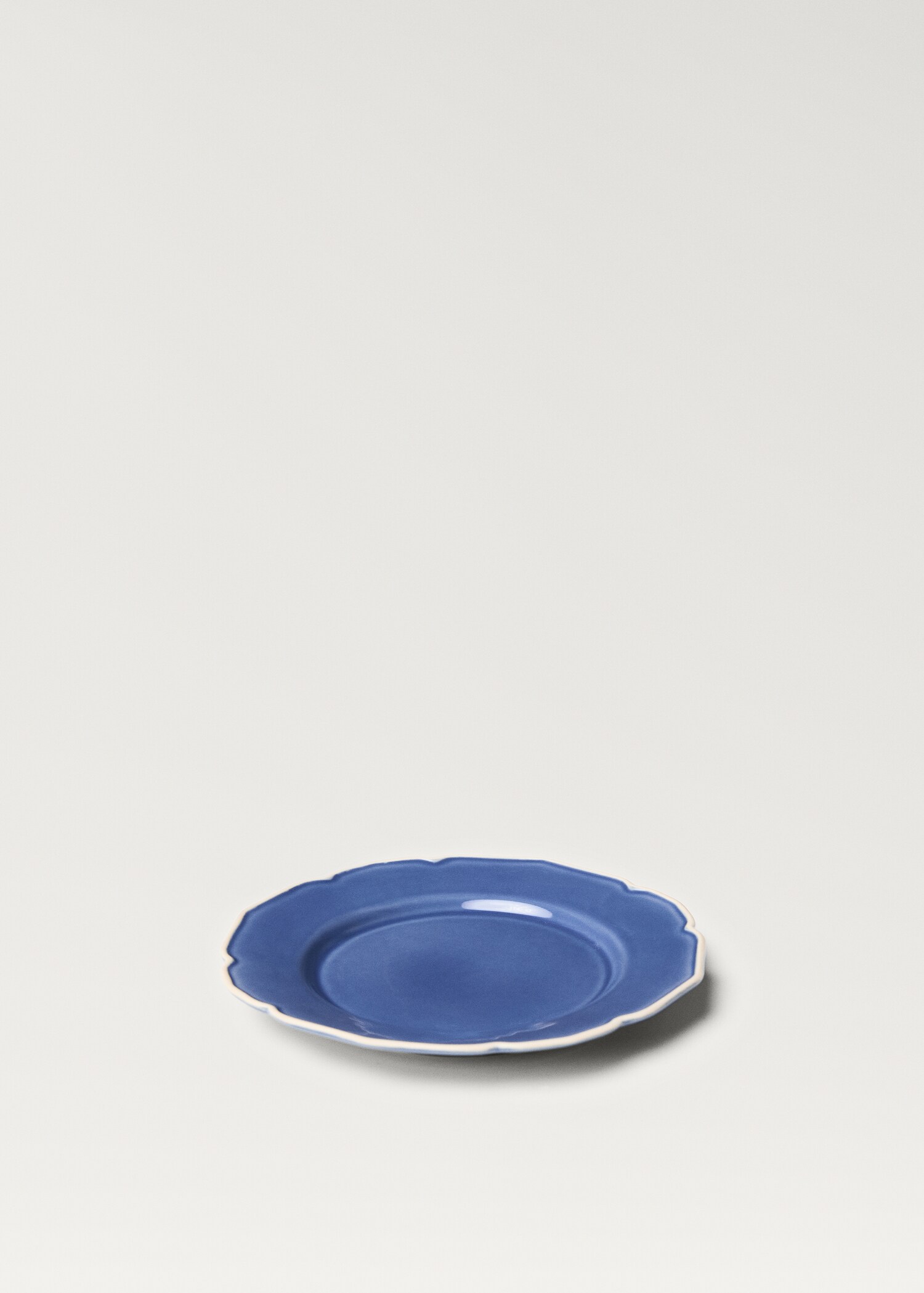 Dessert plate with wavy stoneware design - Details of the article 1