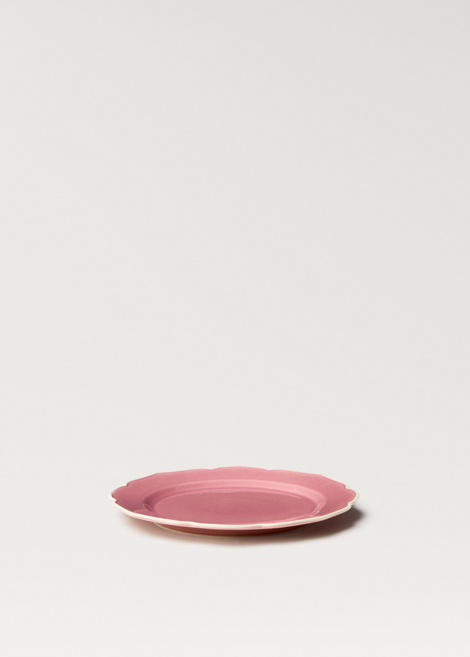 Stoneware dessert plate with wavy design - Details of the article 1