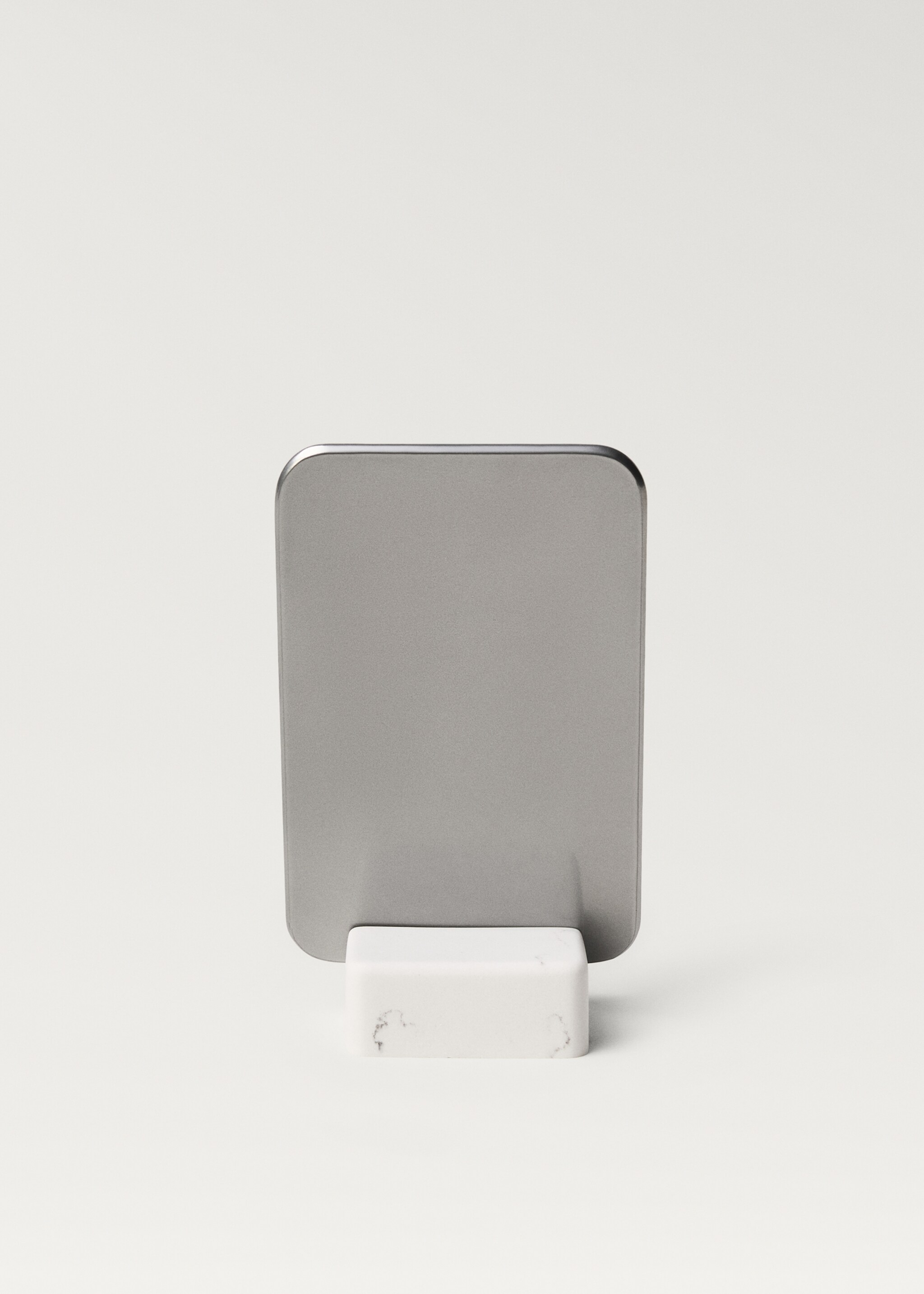 Marble-effect resin dressing table mirror - Details of the article 1
