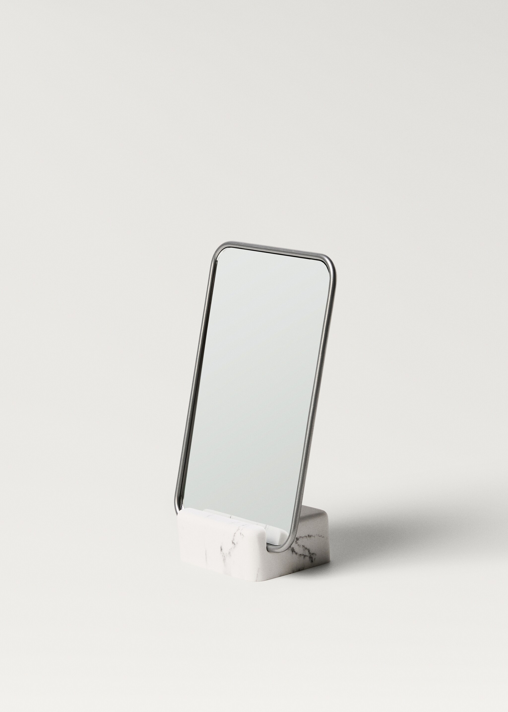 Marble-effect resin dressing table mirror - Details of the article 2