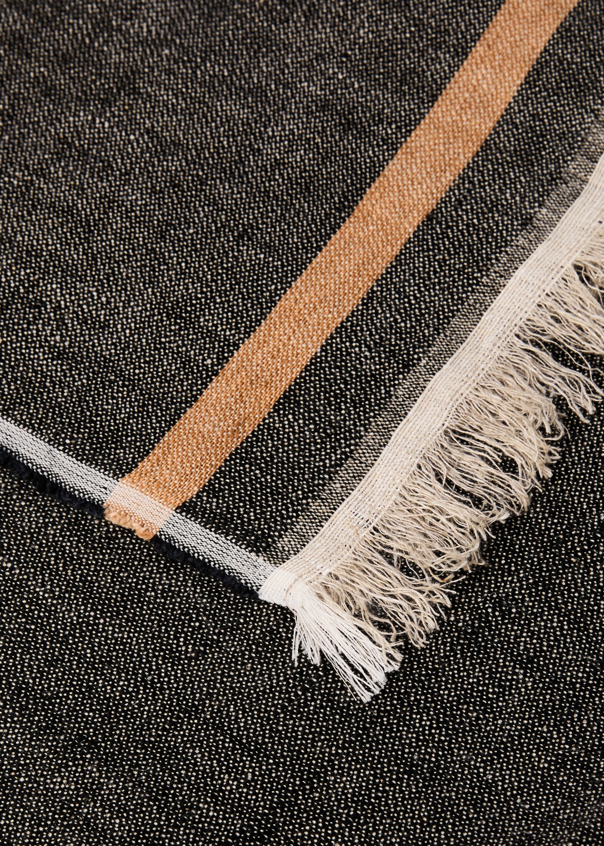 Striped linen blanket - Details of the article 1