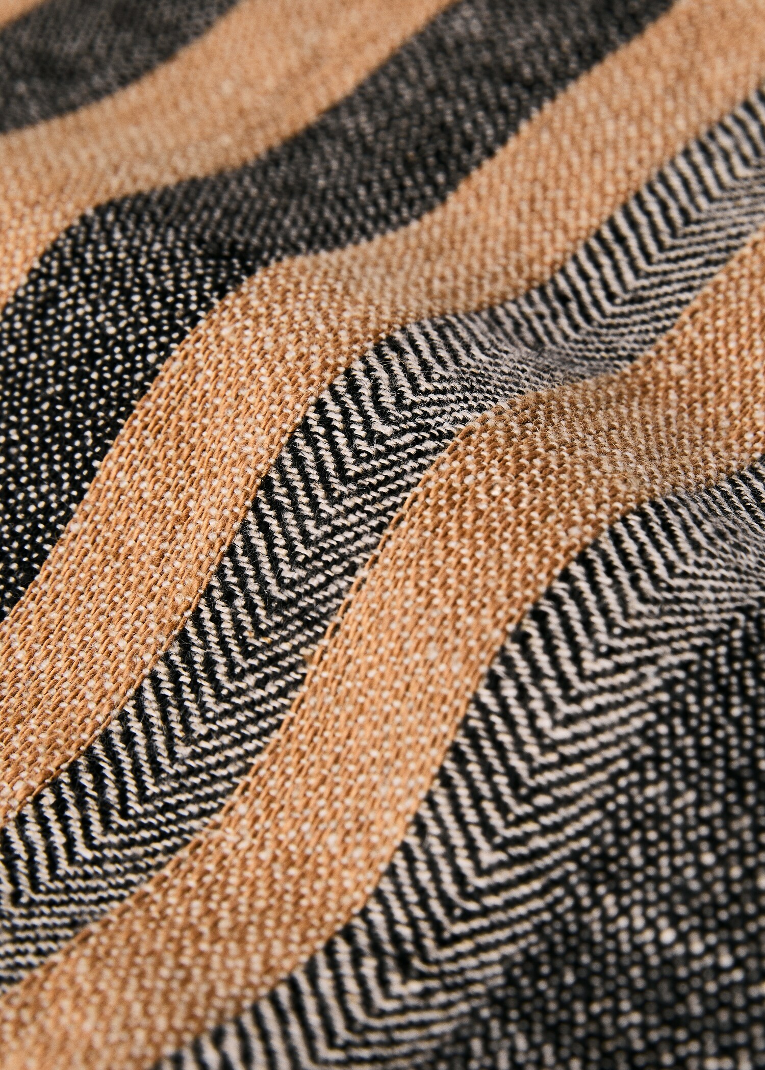 Striped linen blanket - Details of the article 2
