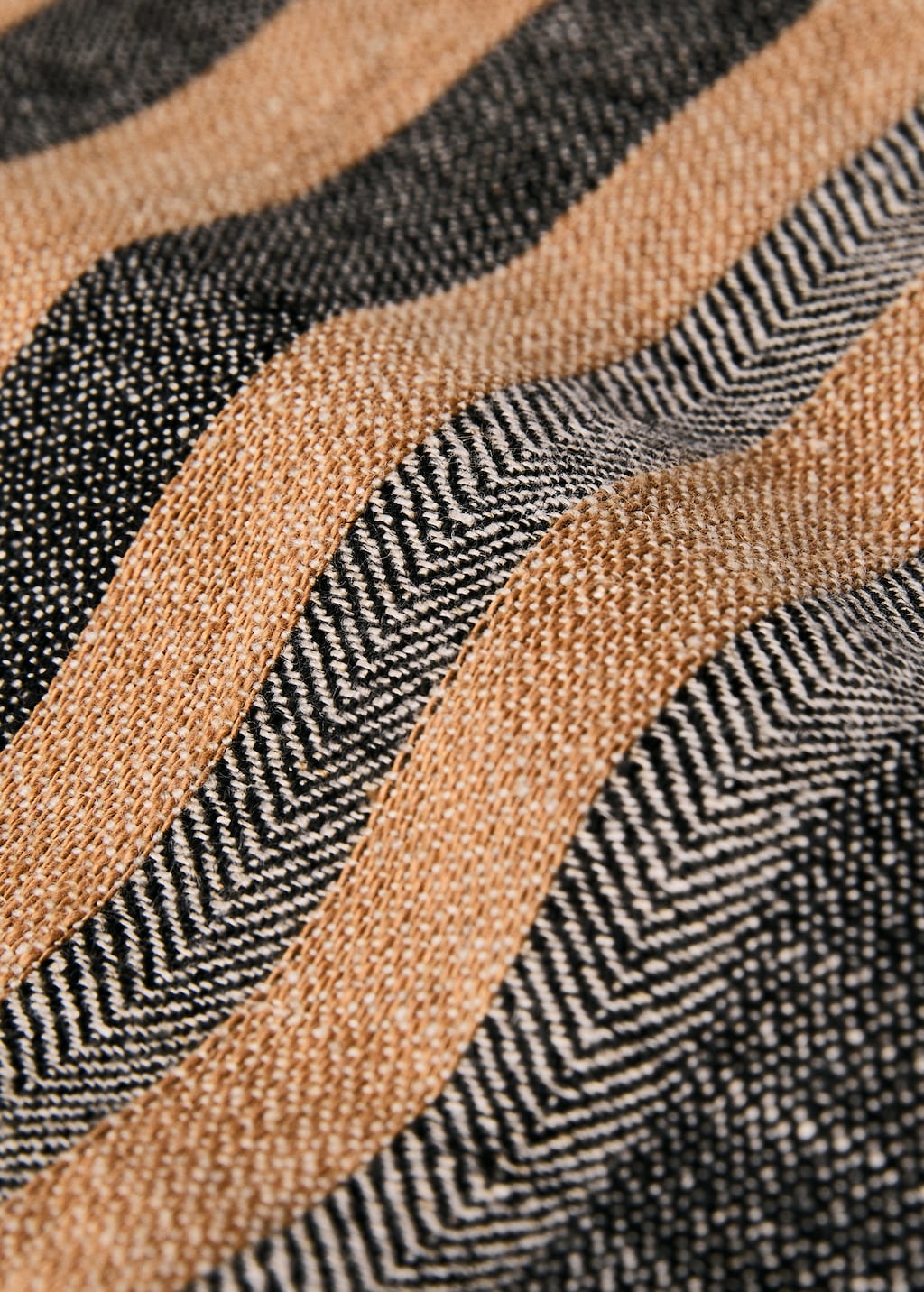 Linen blanket with stripe design