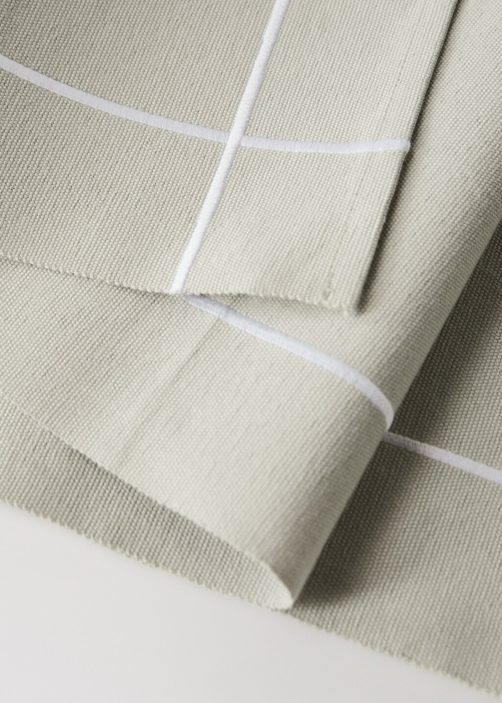 Cotton embroidered table runner with scalloped detail