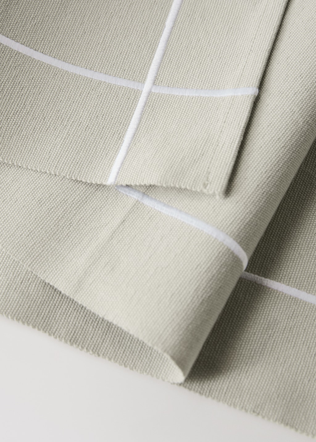 Cotton embroidered table runner with scalloped detail