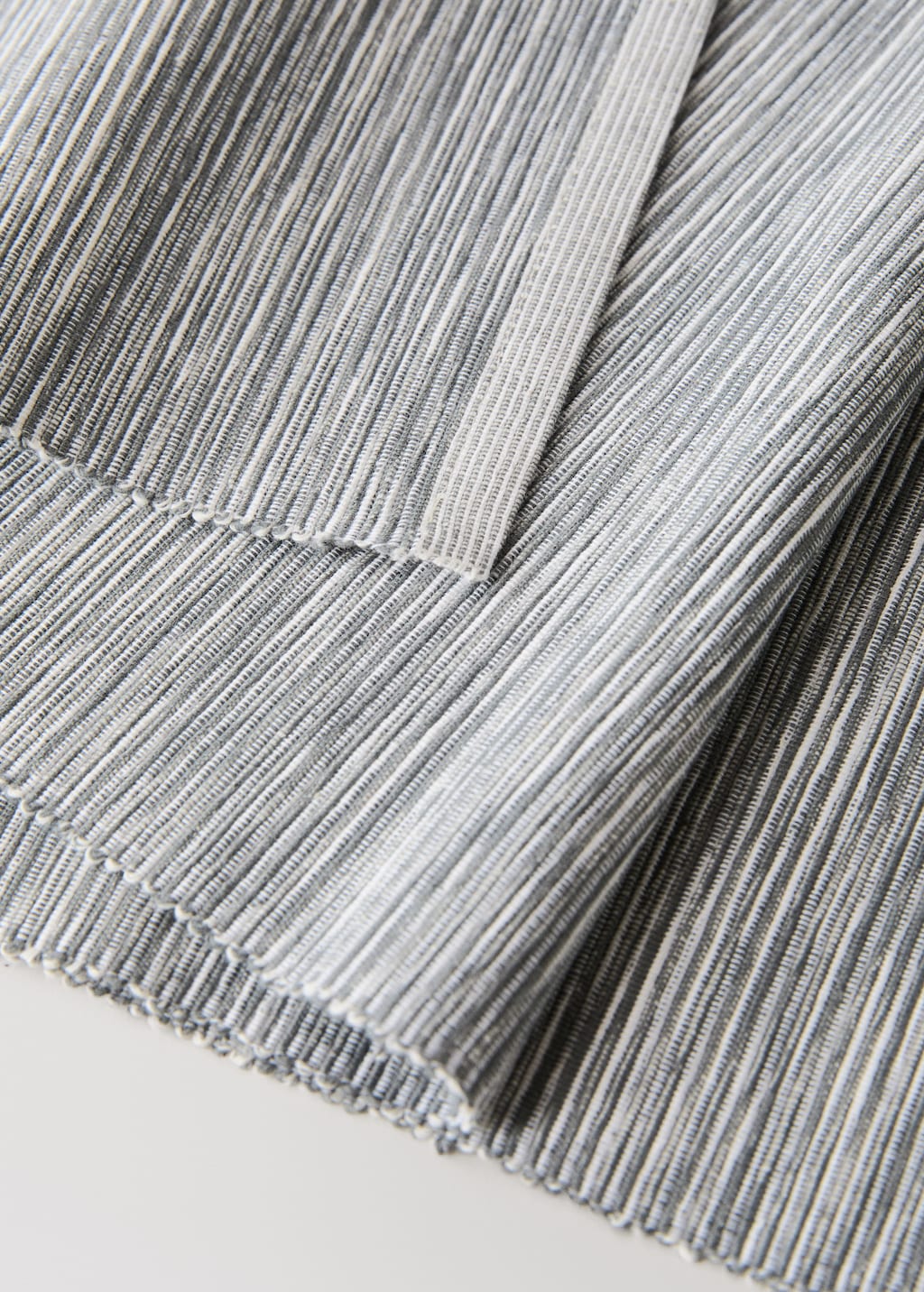 Cotton yarn-dyed melange table runner